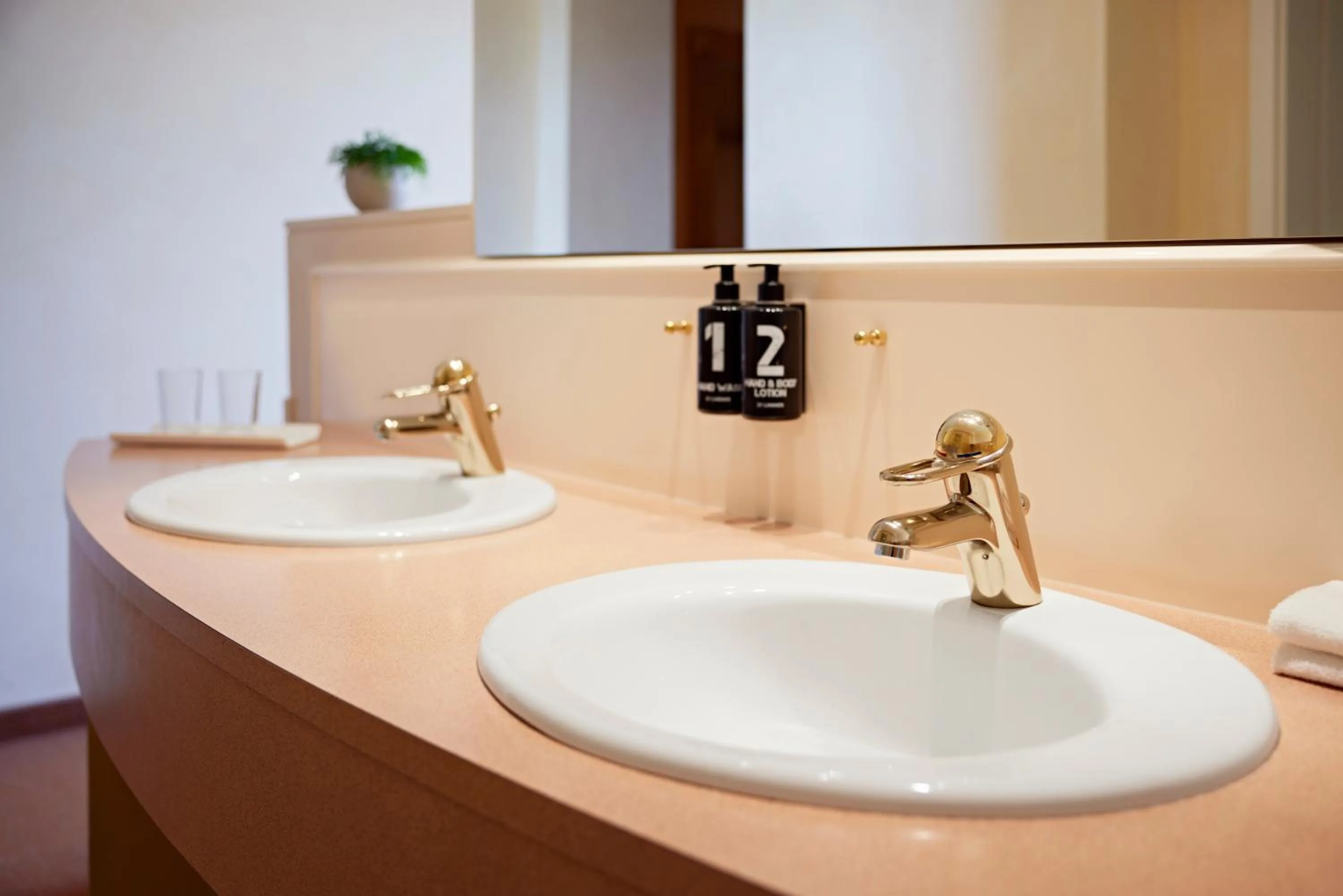 King Room with Balcony and Nature View in Golf- und Sporthotel Wiesensee