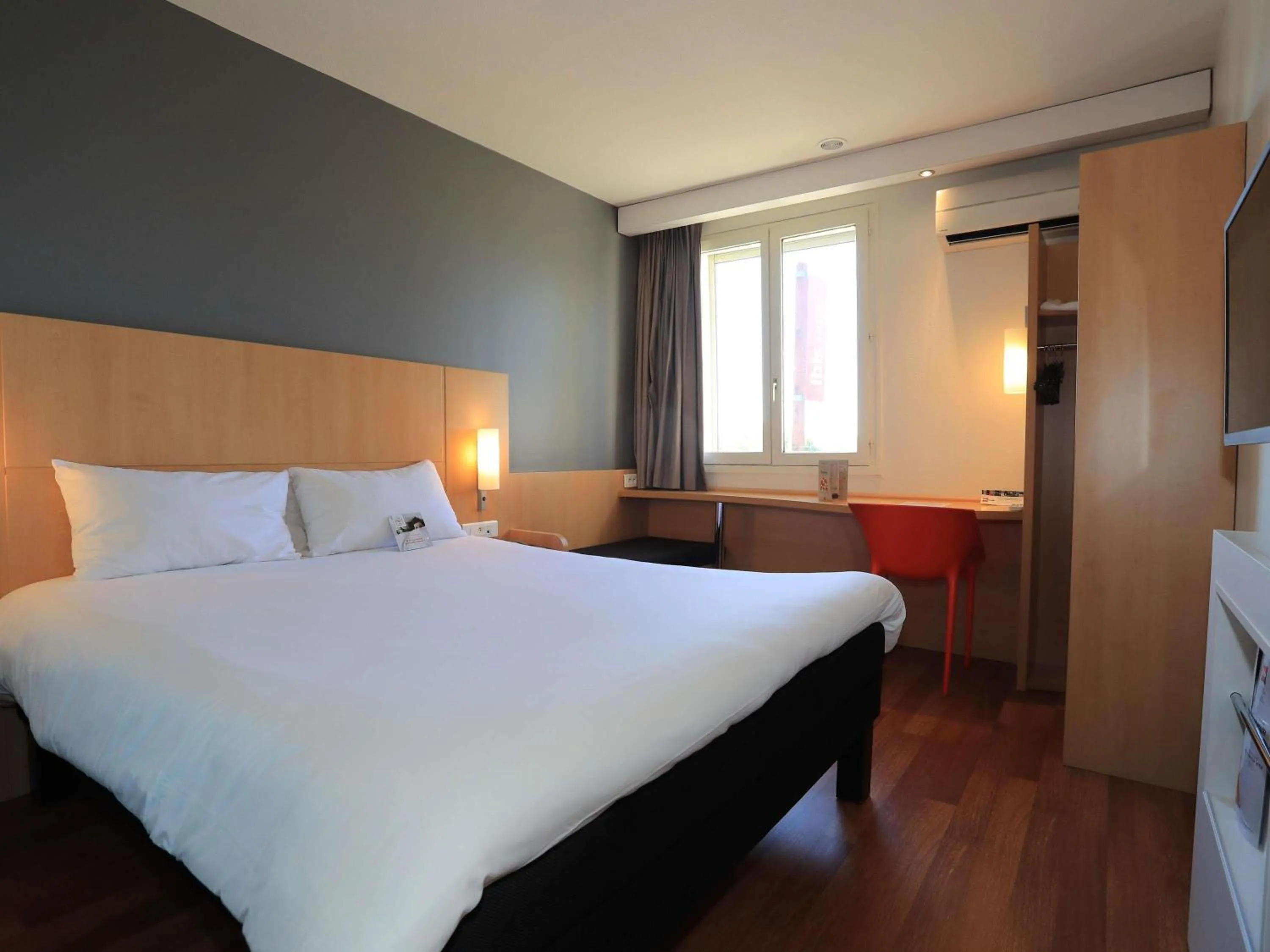 Standard Double Room in ibis Aurillac