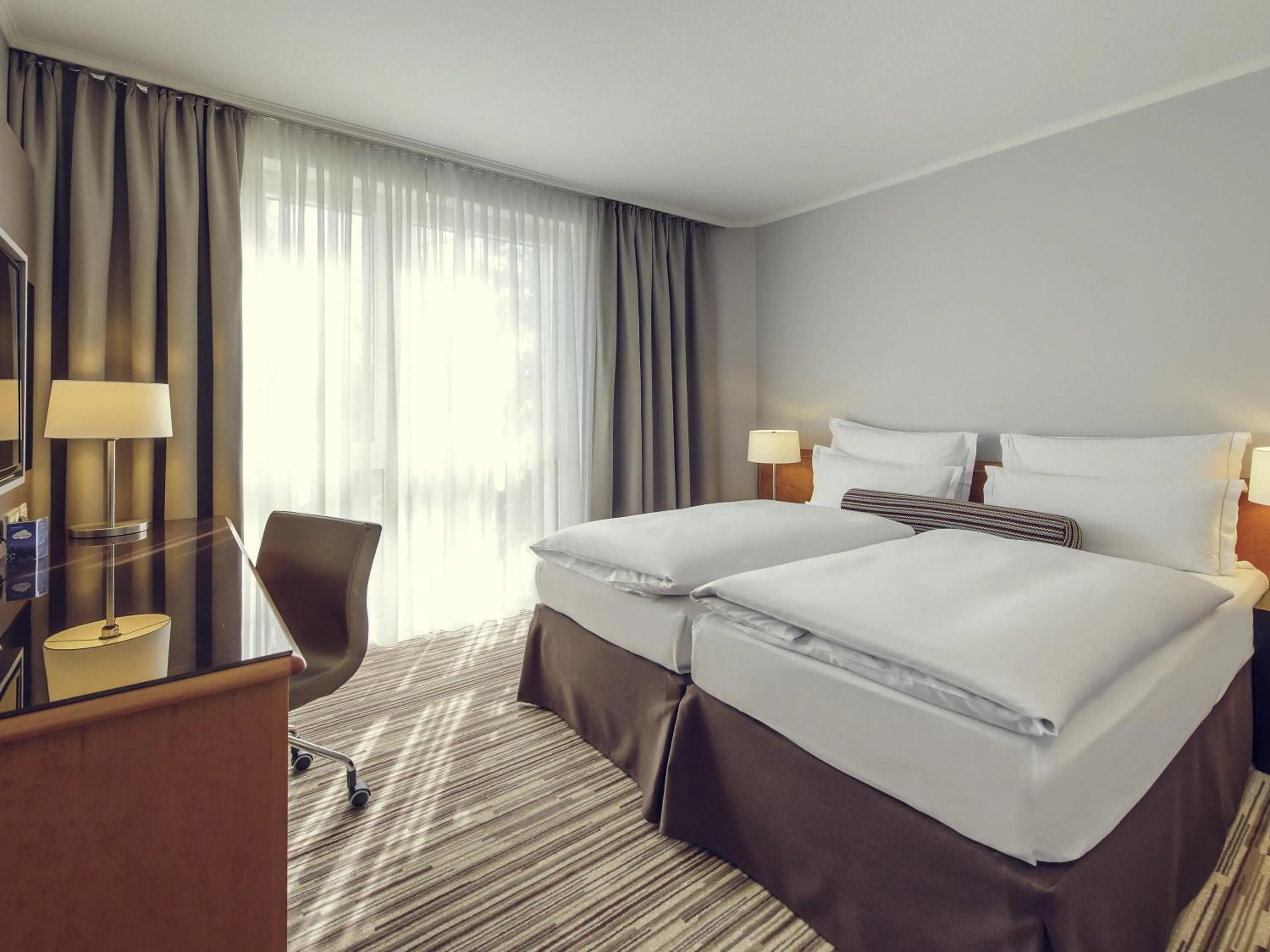 Privilege Suite with Double Bed in Mercure Düsseldorf Kaarst