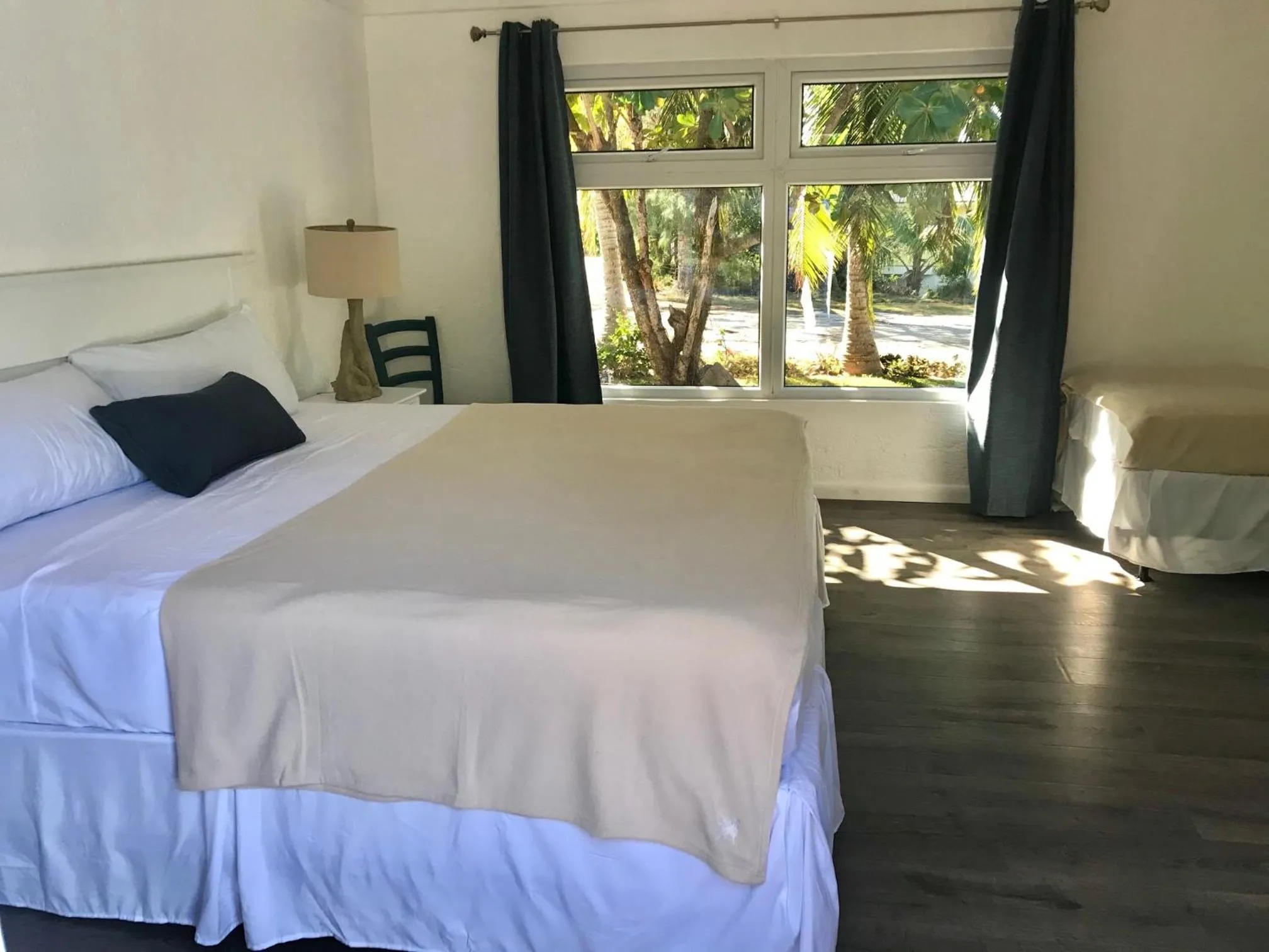 Luxury Triple Room in The Sunset Cove and Rainbow Room