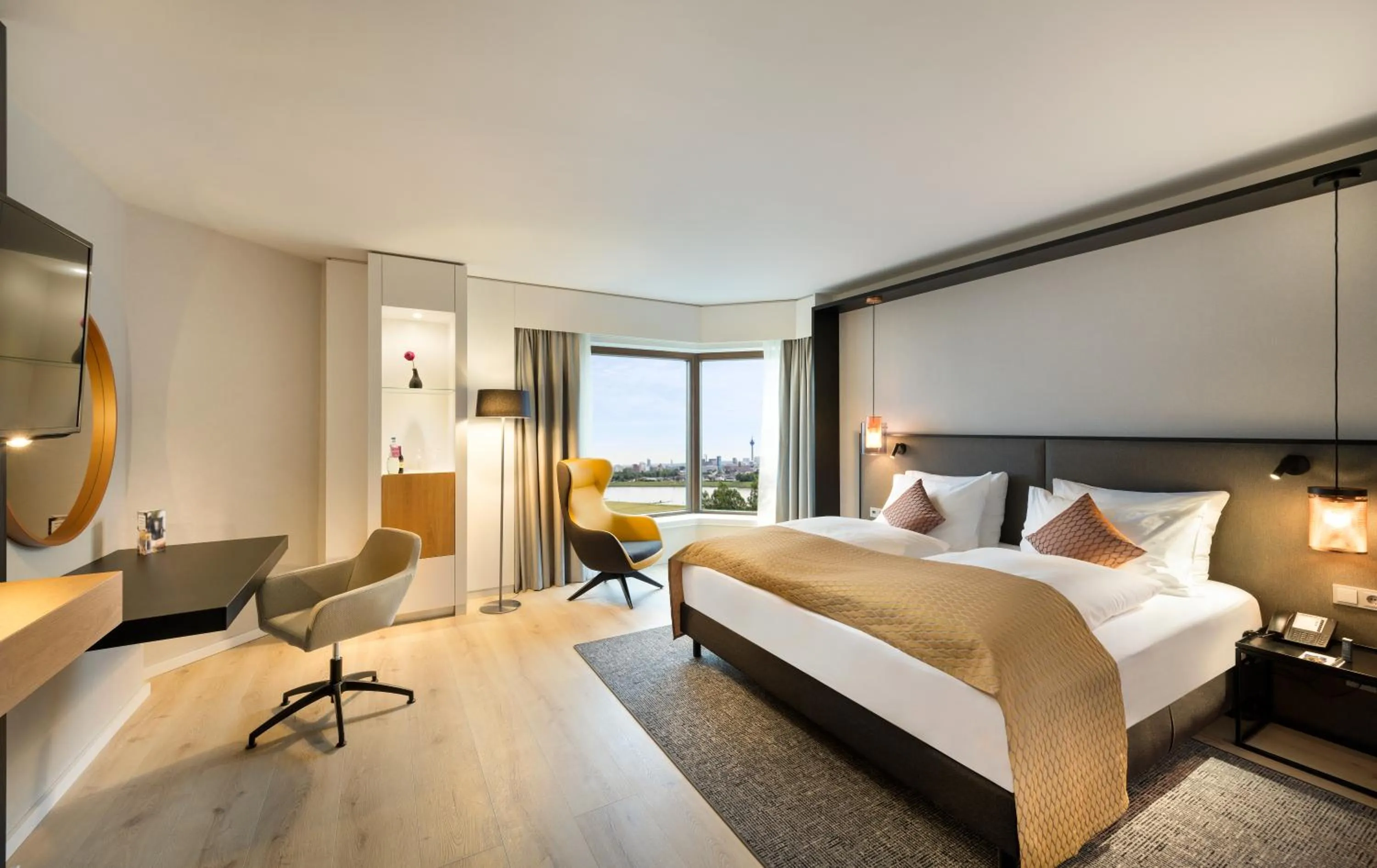 Premium King Room in Crowne Plaza Düsseldorf - Neuss by IHG
