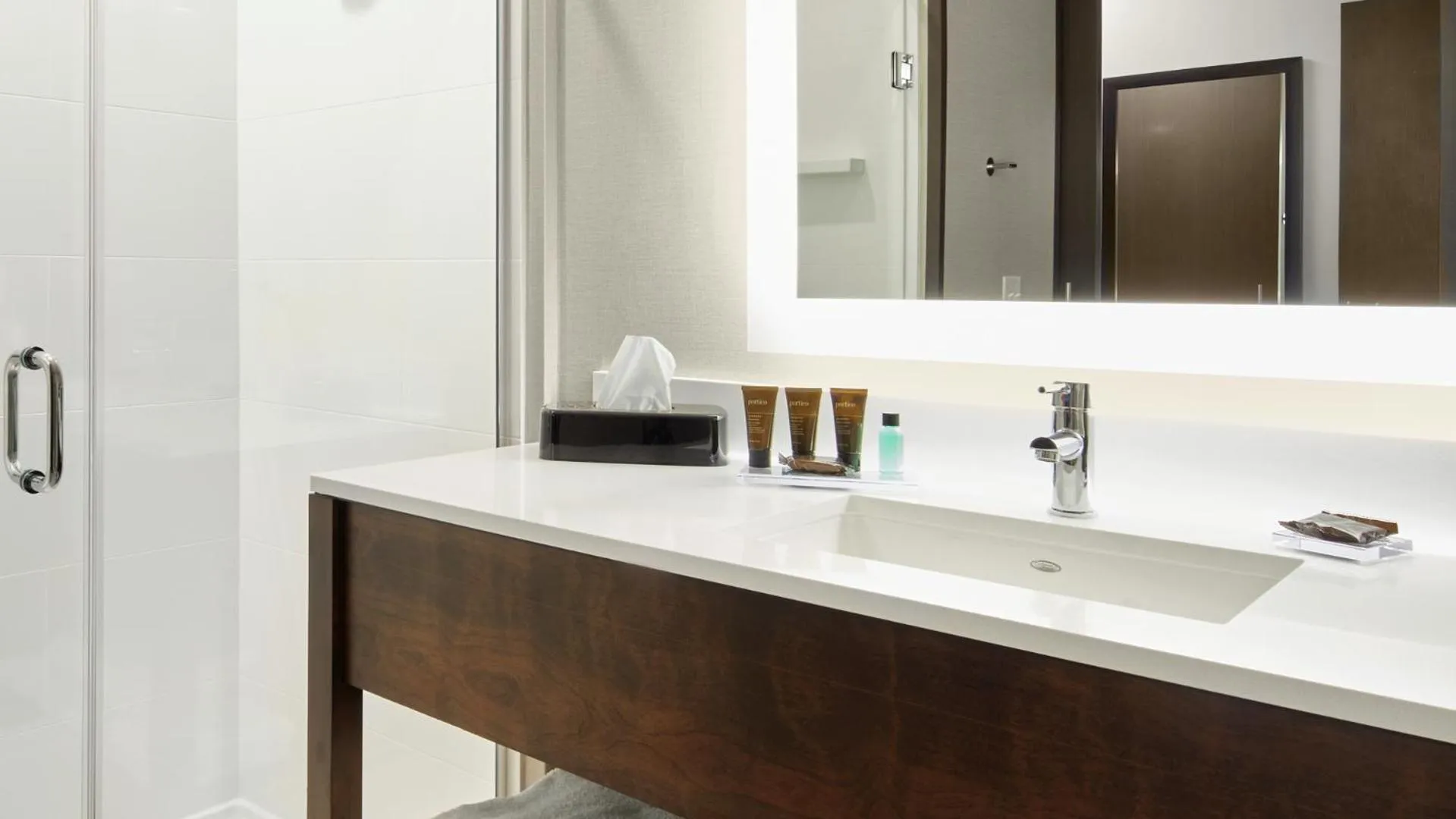 King Suite - Non-Smoking in Wingate by Wyndham Hurricane WV