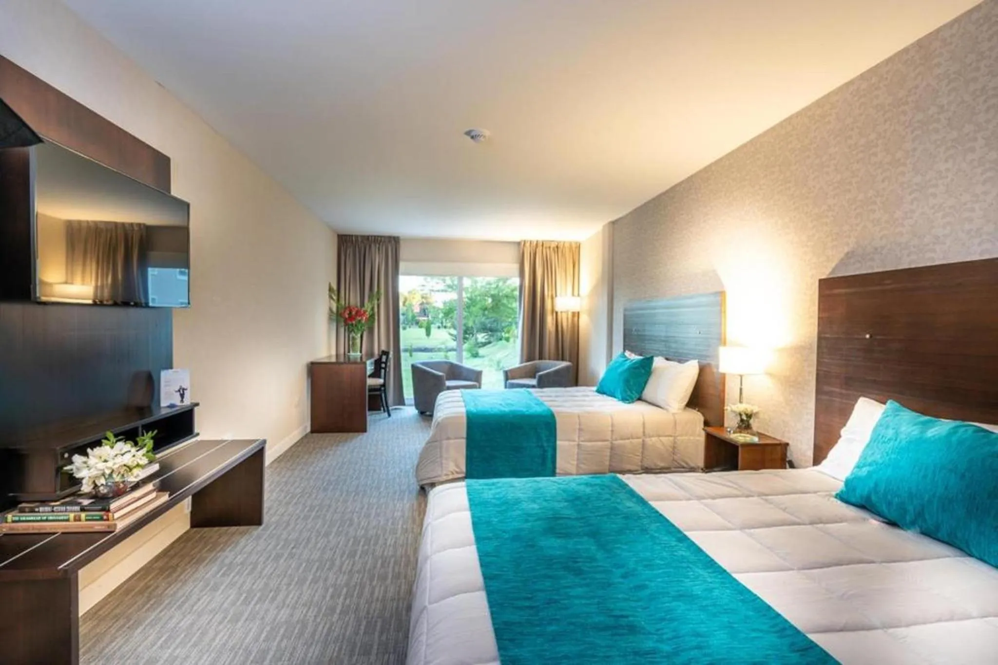 Queen Room with Two Queen Beds - Non-Smoking in Howard Johnson Plaza & Convention Center Spa La Plata