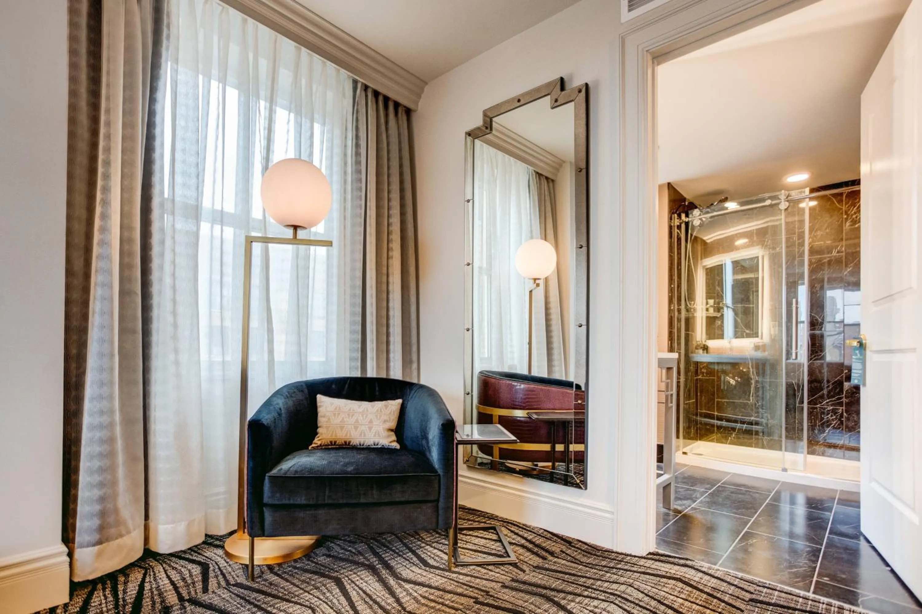 King Room with Roll-In Shower - Mobility and Hearing Accessible in The Warrior Hotel, Autograph Collection