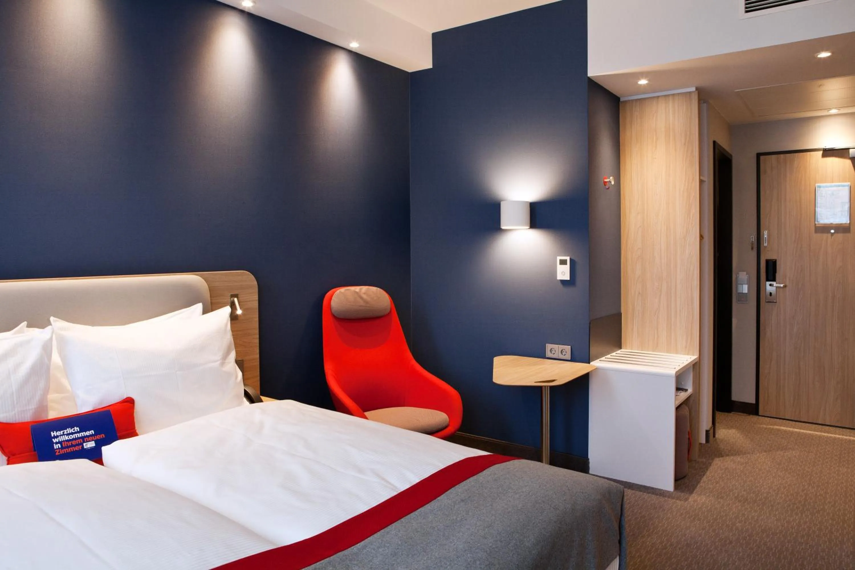Standard Queen Room - Top Floor in Holiday Inn Express - Darmstadt by IHG