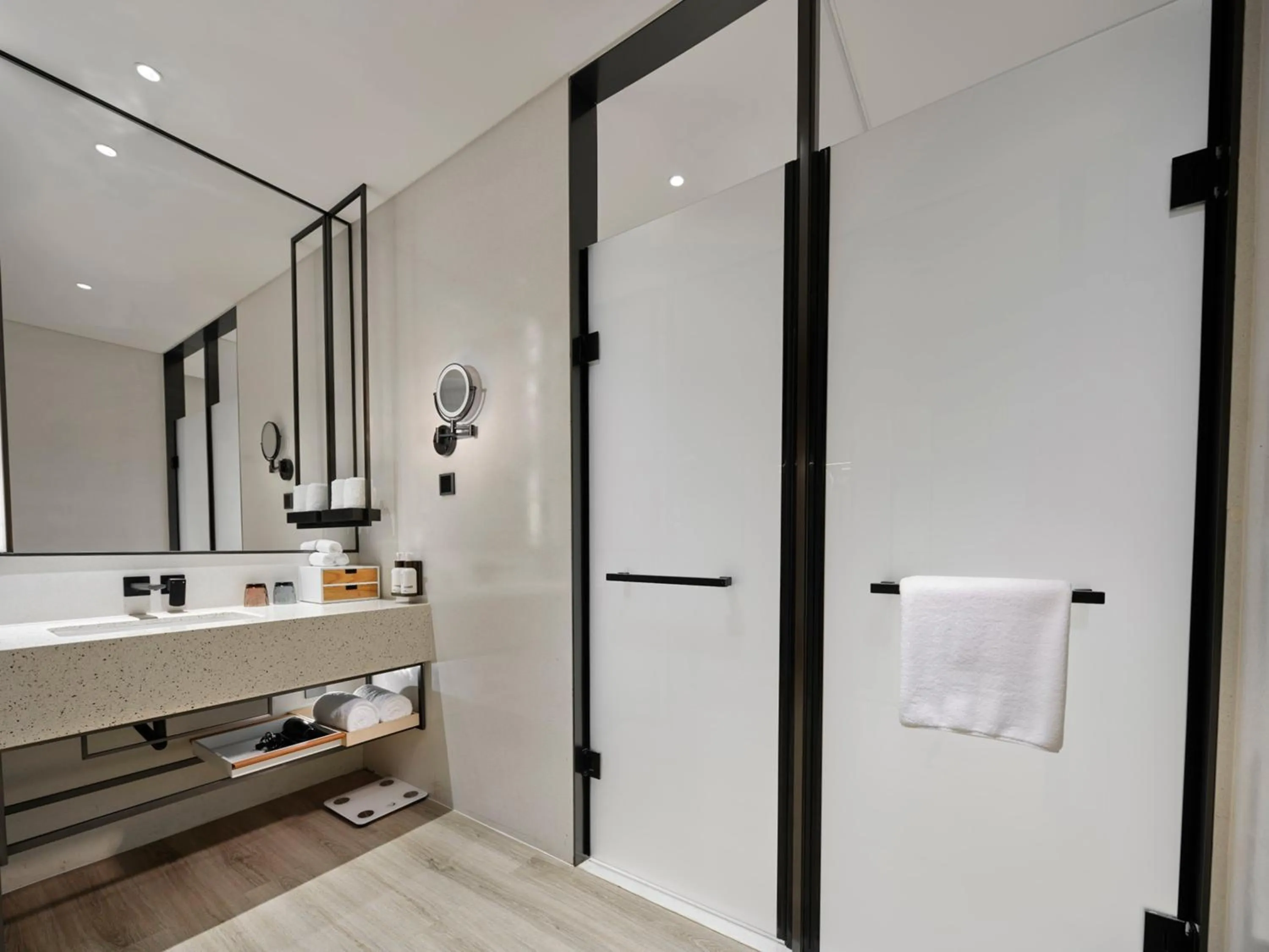 Standard King Room in EVEN Hotel Nanjing Yangtze River by IHG