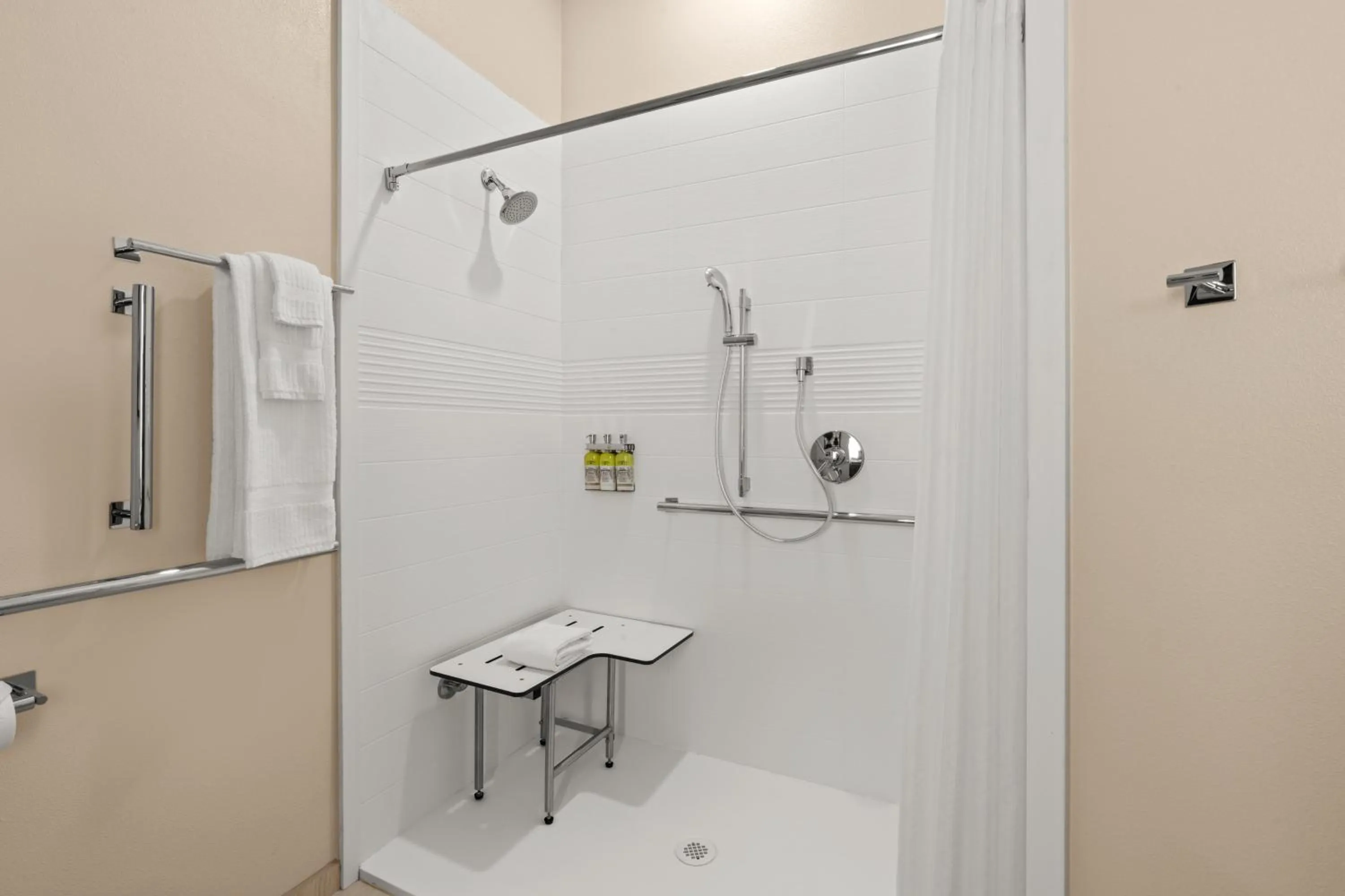 King Studio-Disability Access/Roll in Shower/Non-Smoking in Candlewood Suites Sumner Puyallup Area by IHG