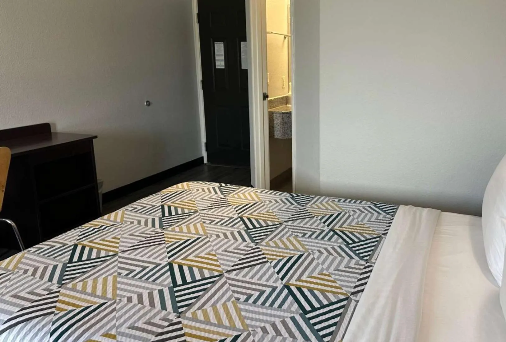 Deluxe Queen Suite - single occupancy - Non-Smoking in Motel 6-Mission, TX