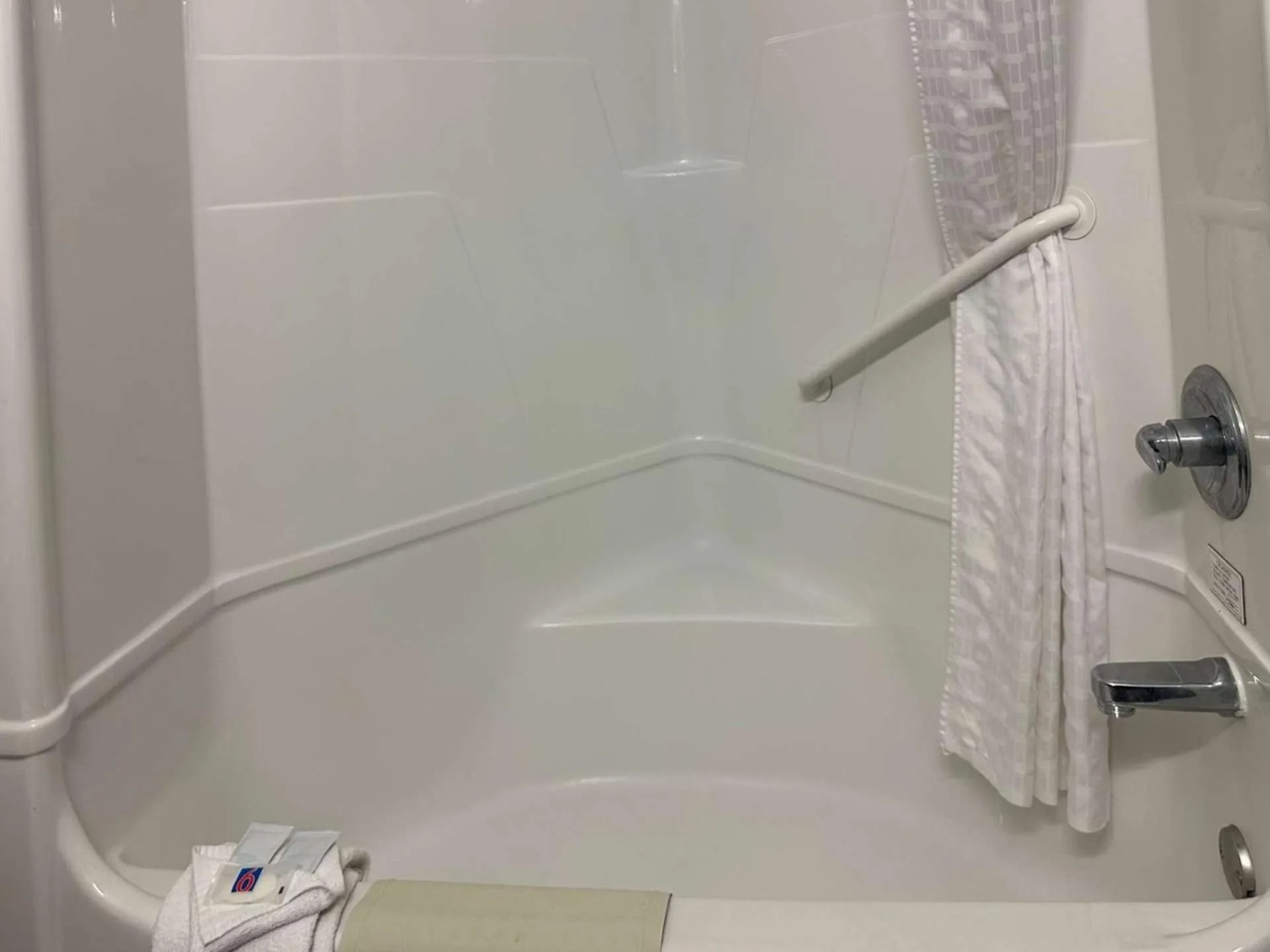 Deluxe Queen Room - single occupancy - Non-Smoking in Motel 6-Mission, TX