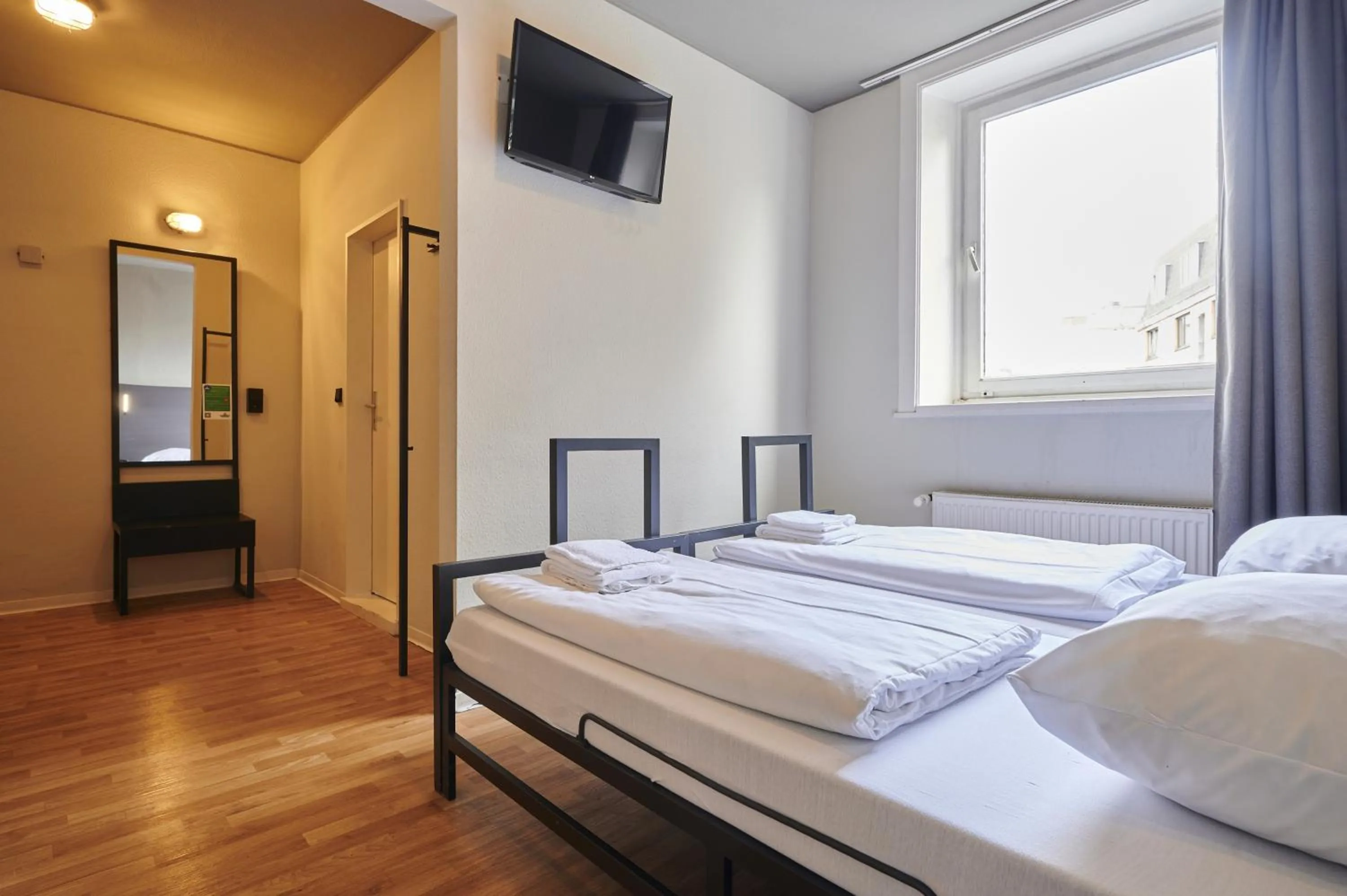 Twin Room with Shared Bathroom in a&o Hamburg Reeperbahn