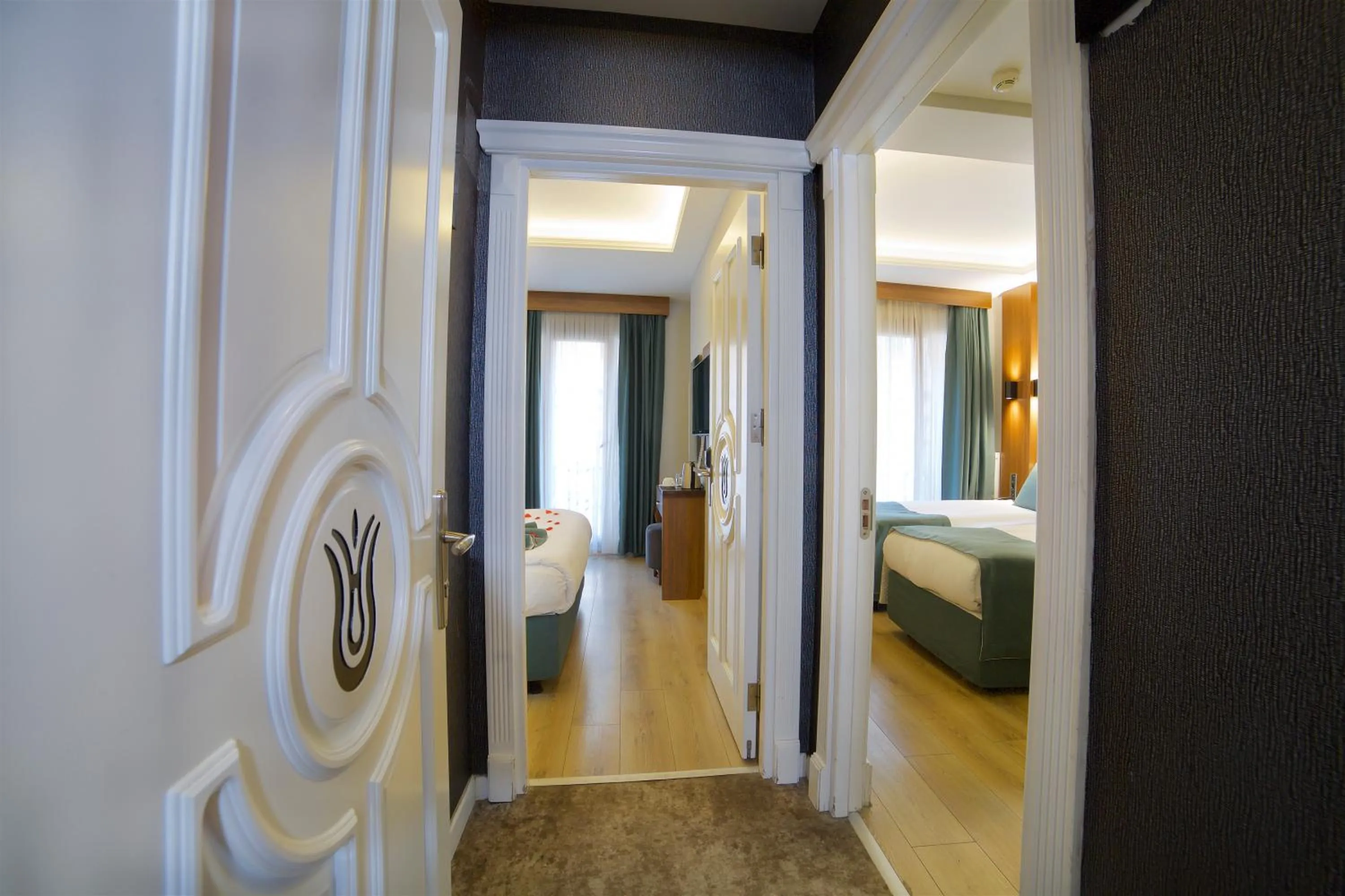 Family Connecting Room With Balcony in Hotel Black Tulip