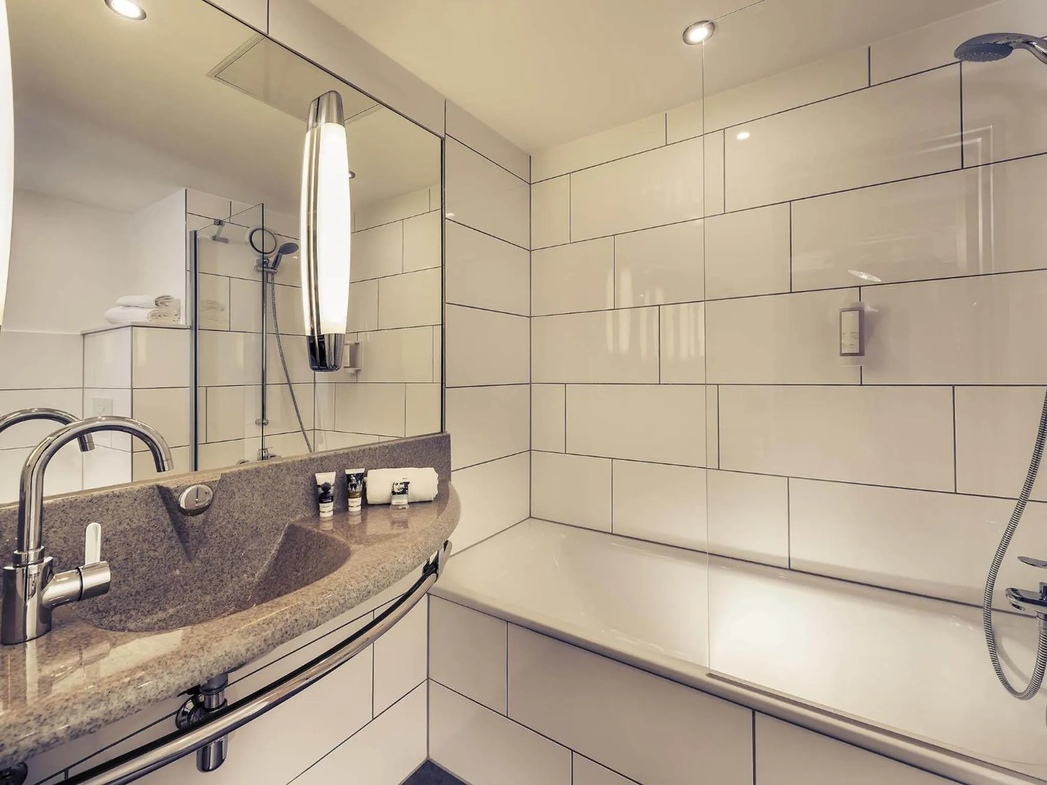 Superior Double Room with armchair in Mercure Hotel Saarbrücken Süd