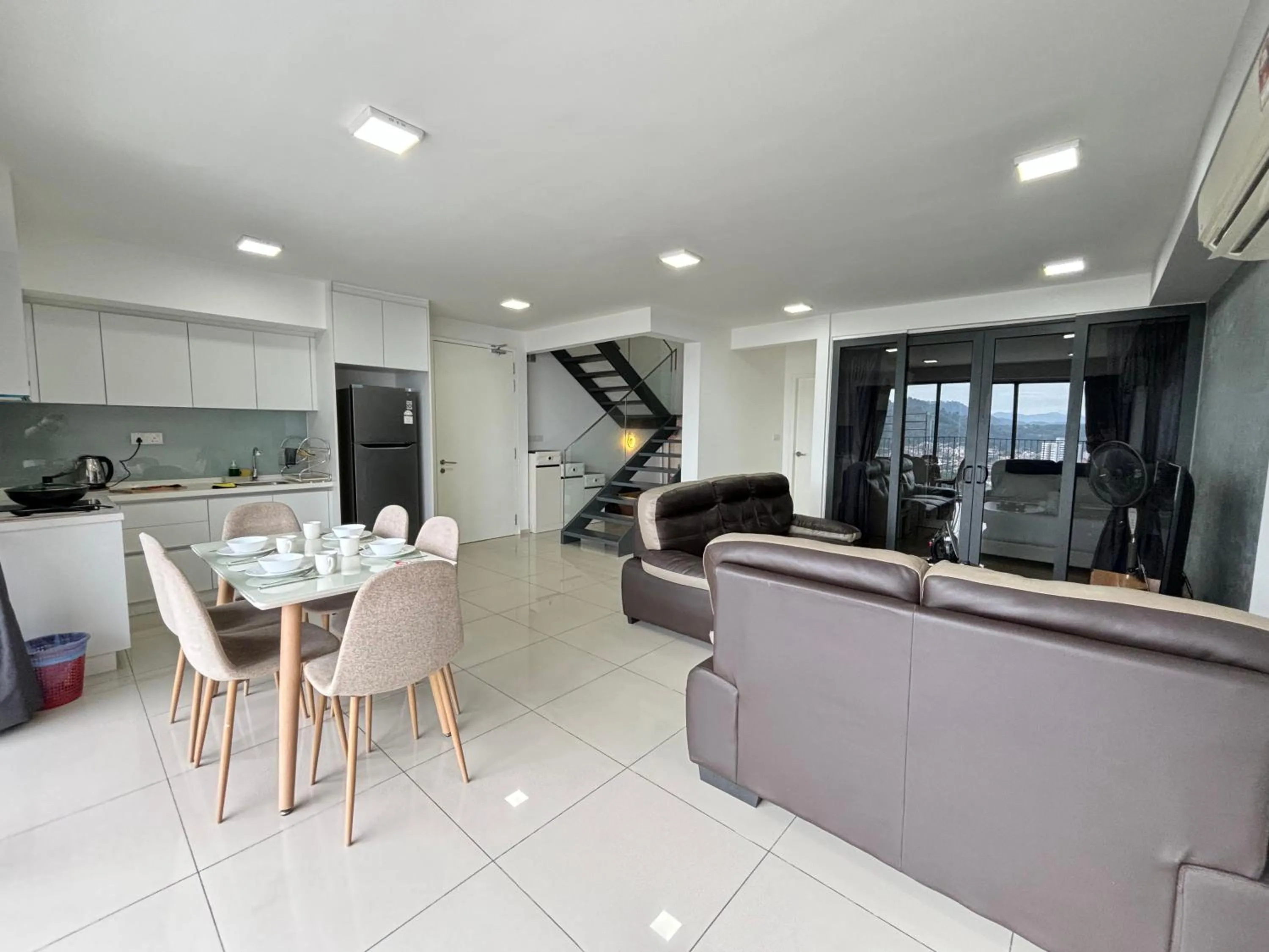 Three-Bedroom Suite in Minsu (Ekocheras)