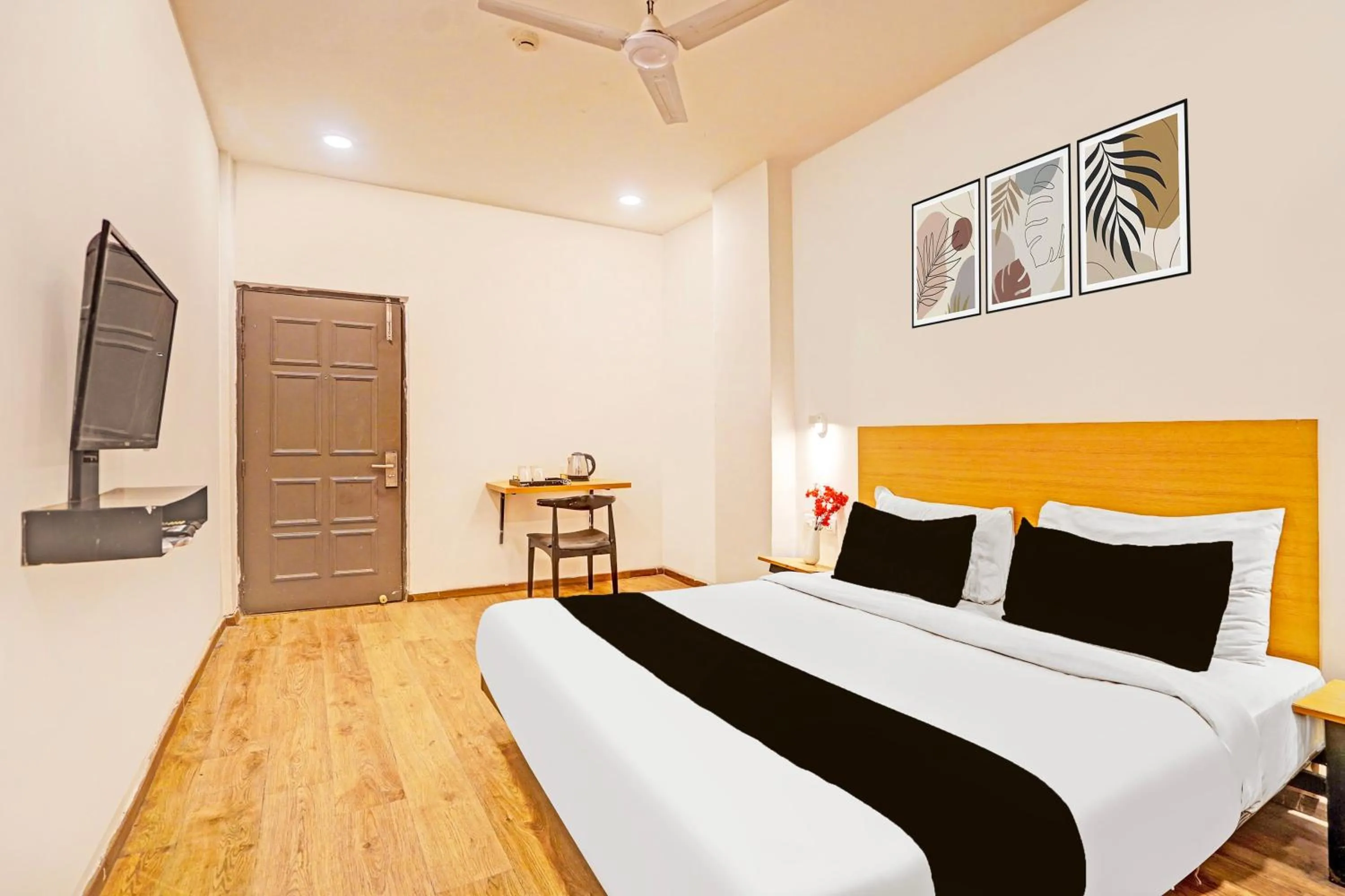 Standard Double Room - single occupancy in Super Townhouse Mukut Bazar