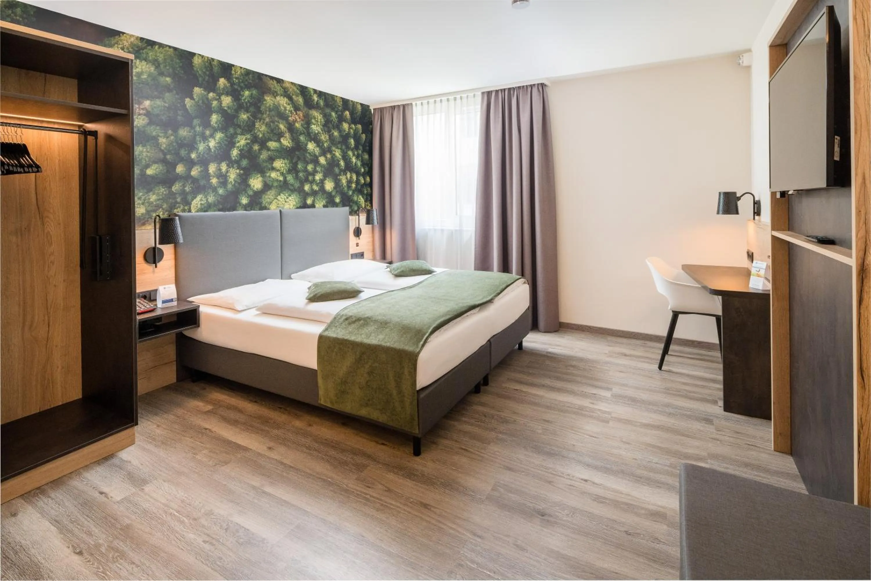 Double Room with Roll-In Shower - Disability Access in Best Western Hotel München Airport
