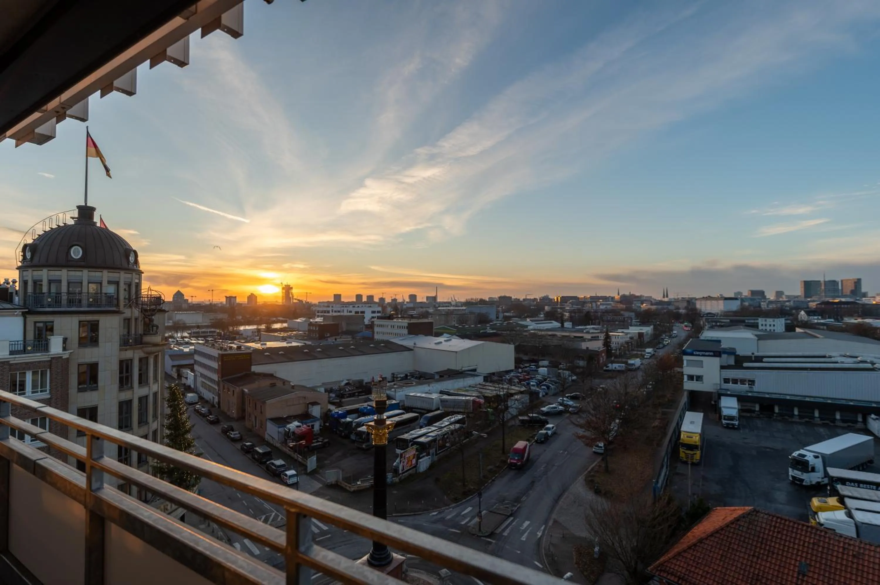 Deluxe Family Room with Kitchen & Balcony in Apartment-Hotel Hamburg Mitte