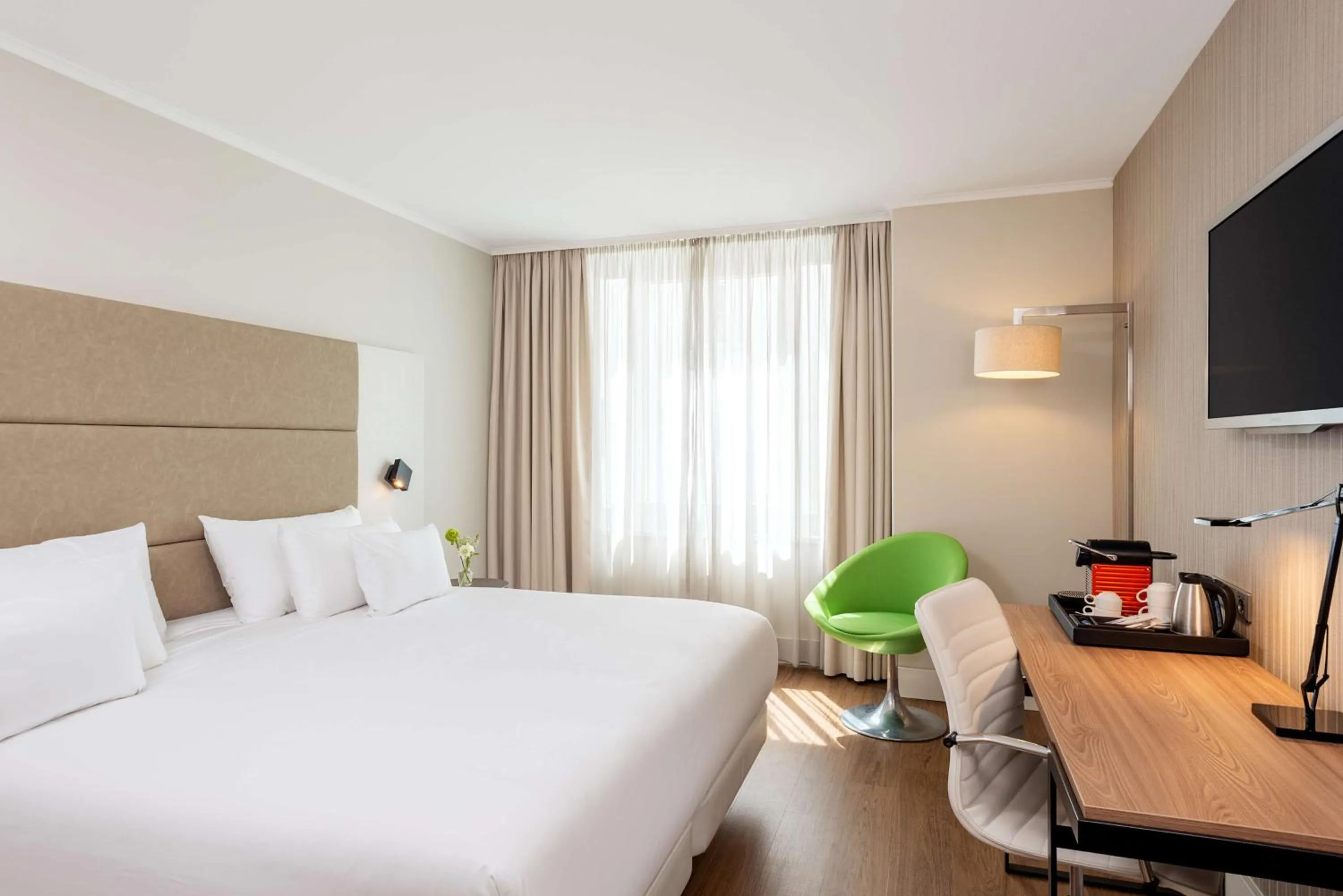 Superior Double or Twin Room in NH Collection Berlin Mitte am Checkpoint Charlie