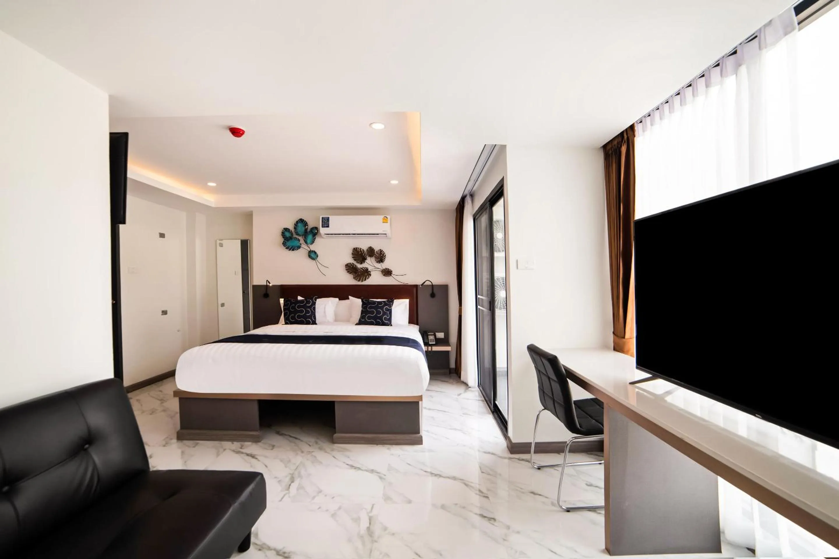 Deluxe Room (2 Adults + 1 Child) in RoomQuest Sukhumvit36 BTS Thonglor