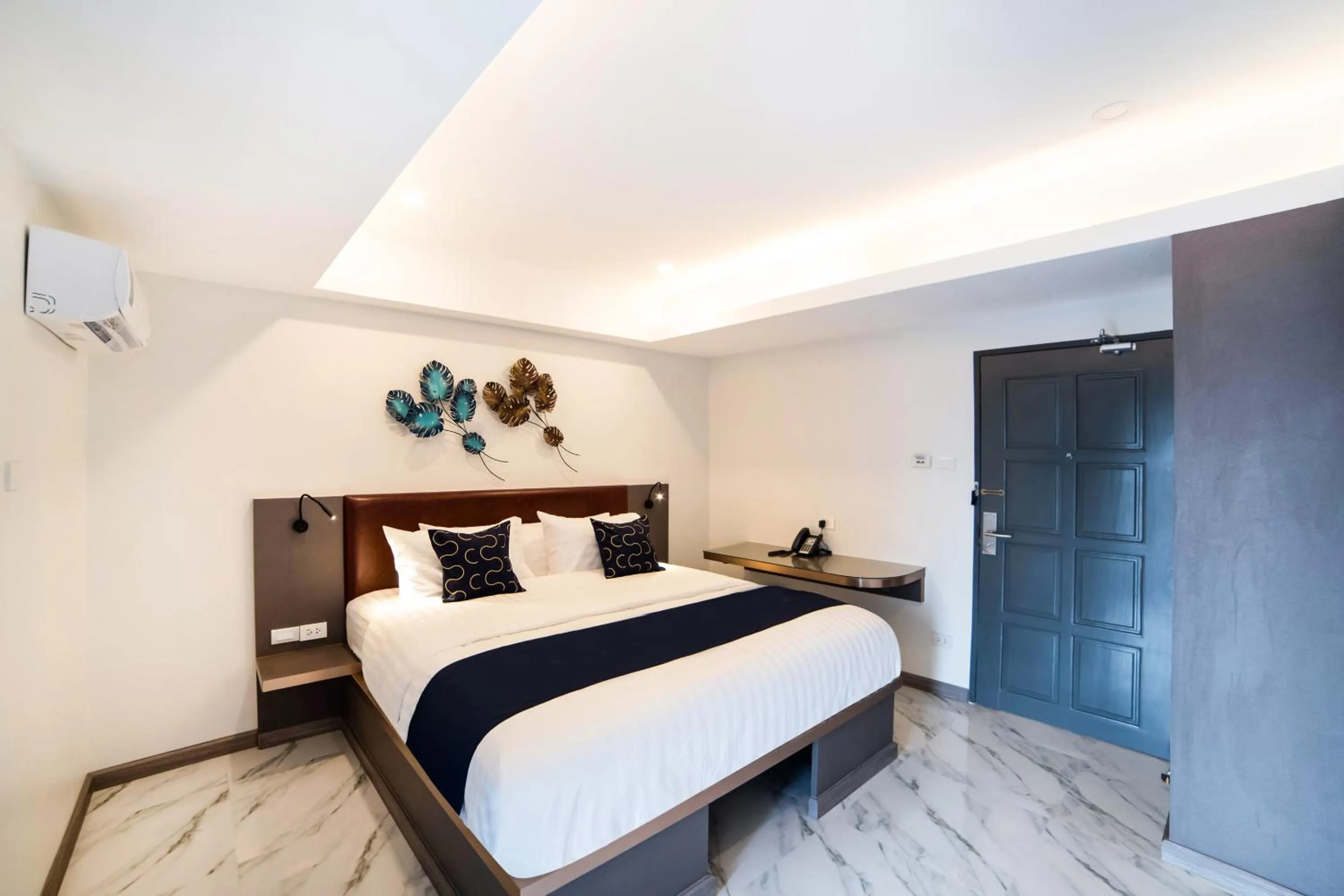 Standard King Room in RoomQuest Sukhumvit36 BTS Thonglor