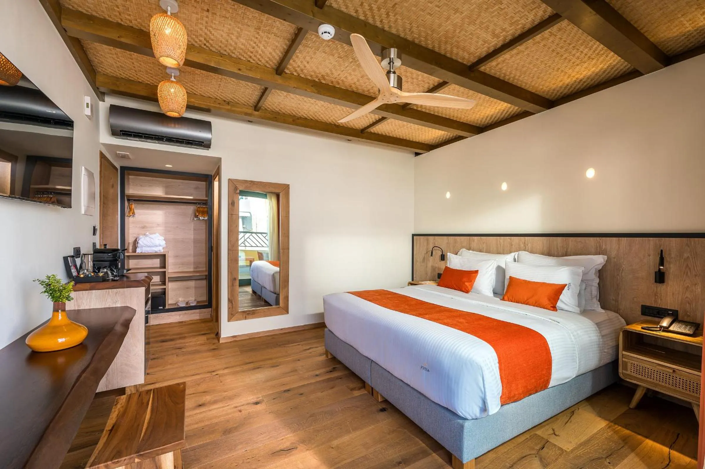 Lux Suite with Outdoor Jacuzzi in Artion Boutique by Enorme