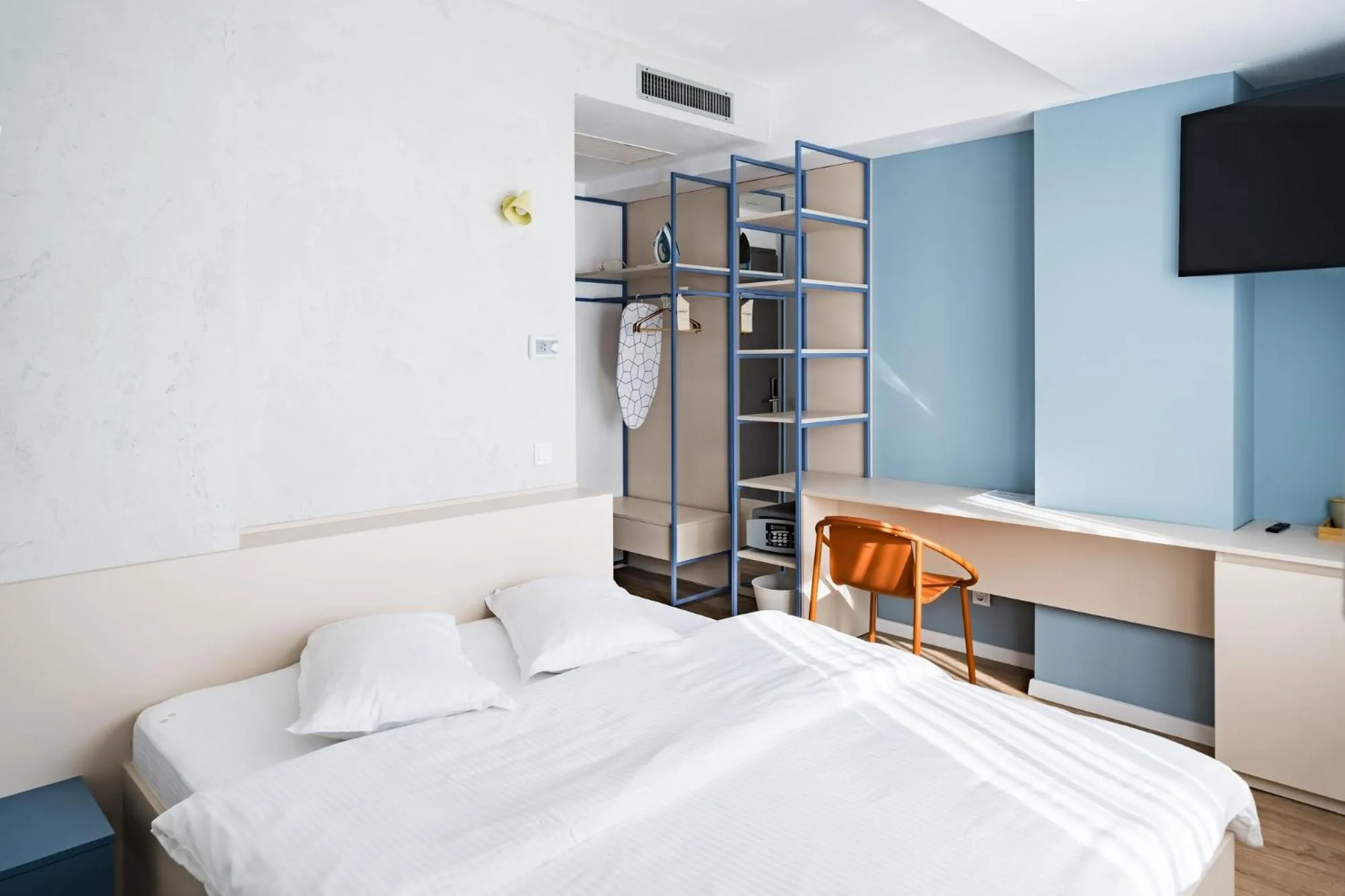 Double Room in Graffiti Hotel