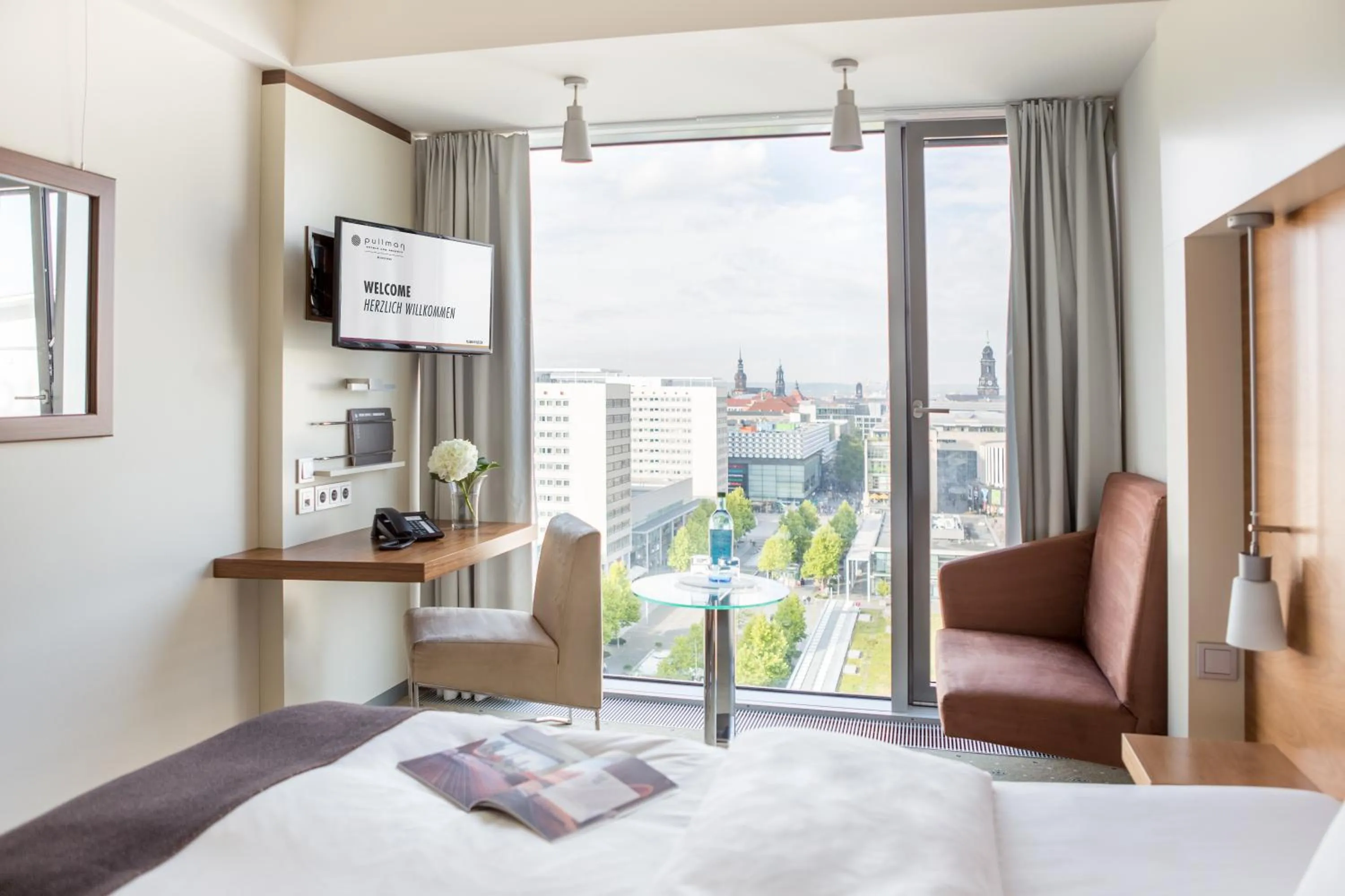 Deluxe Double Room with City View in Occidental Dresden Newa