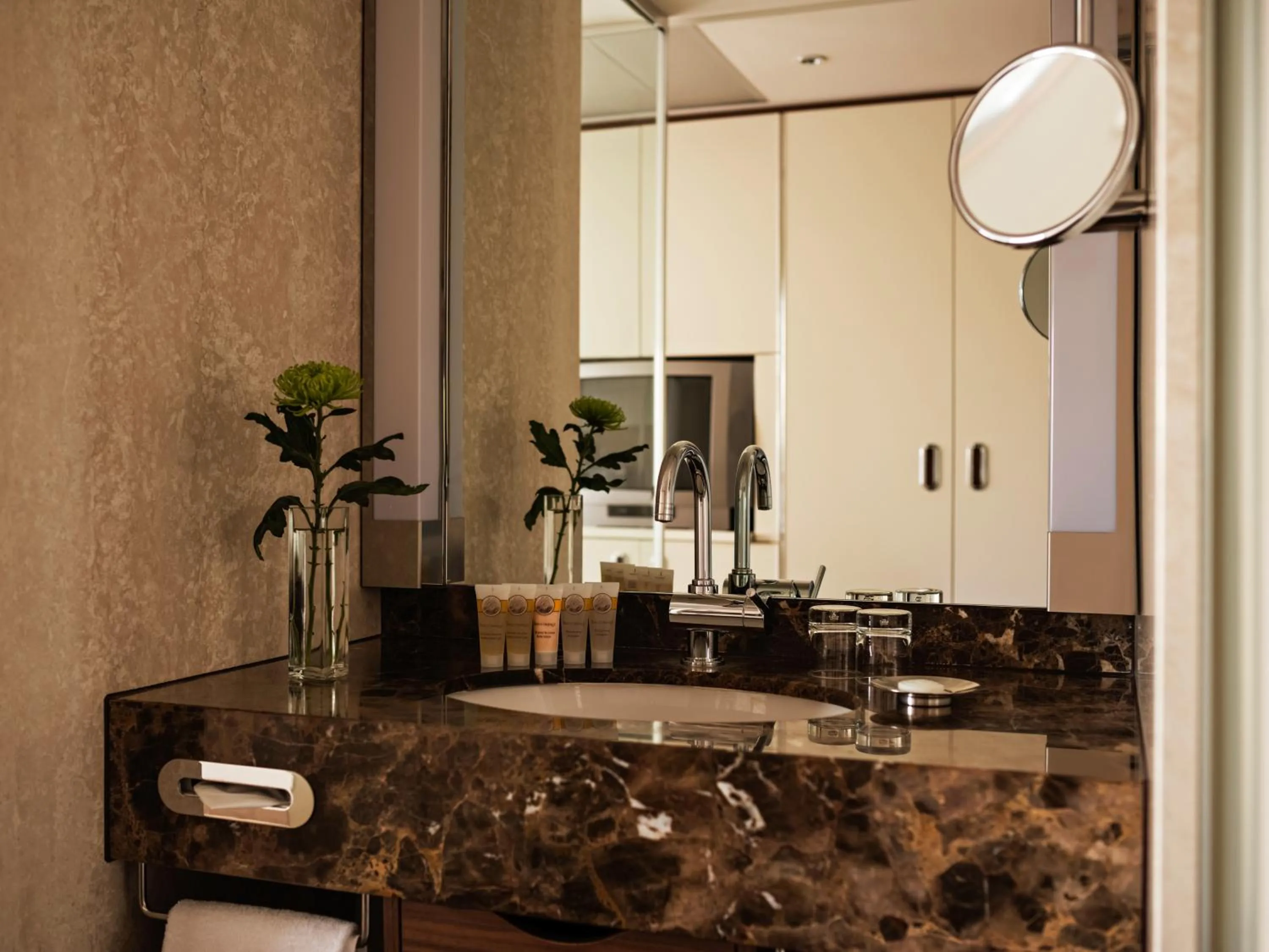 Superior Queen Room in Occidental Dresden Newa