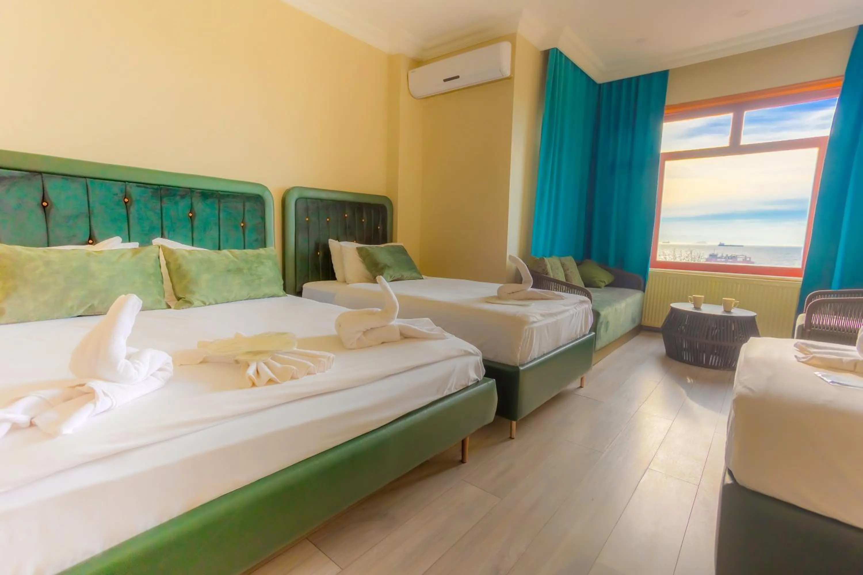 Quadruple Room in Cheers Lighthouse