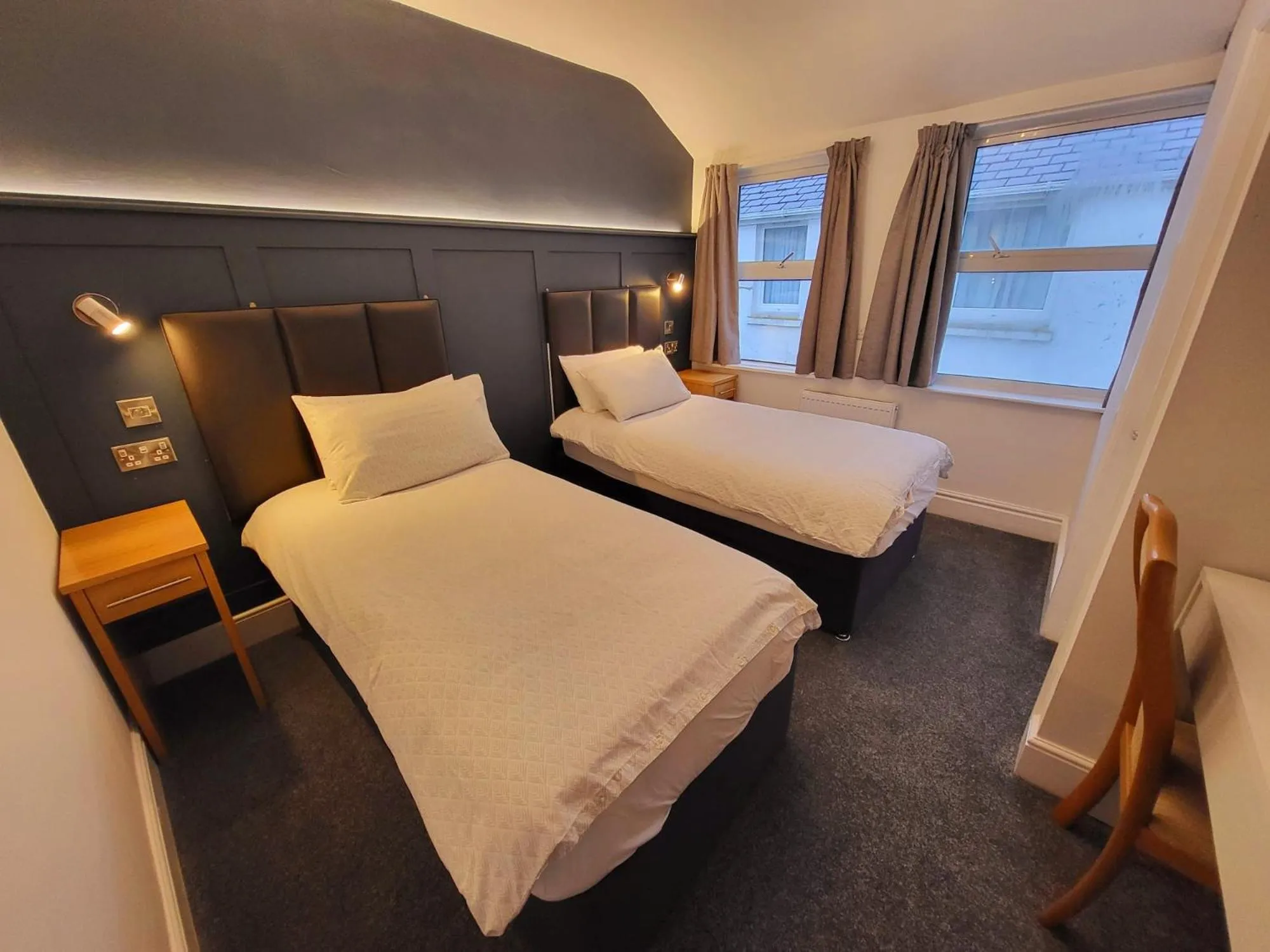 Standard Twin Room in At Caledonia