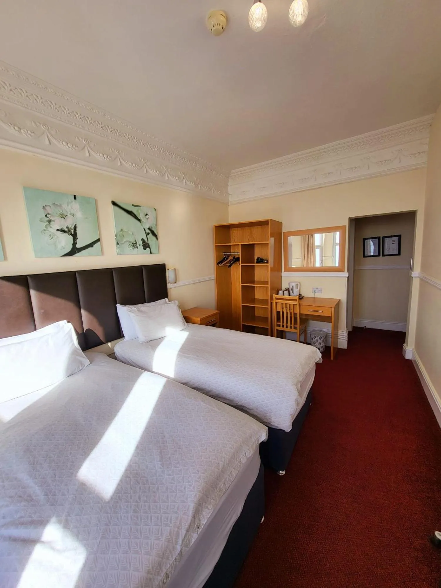 Twin Room with Sea View in At Caledonia