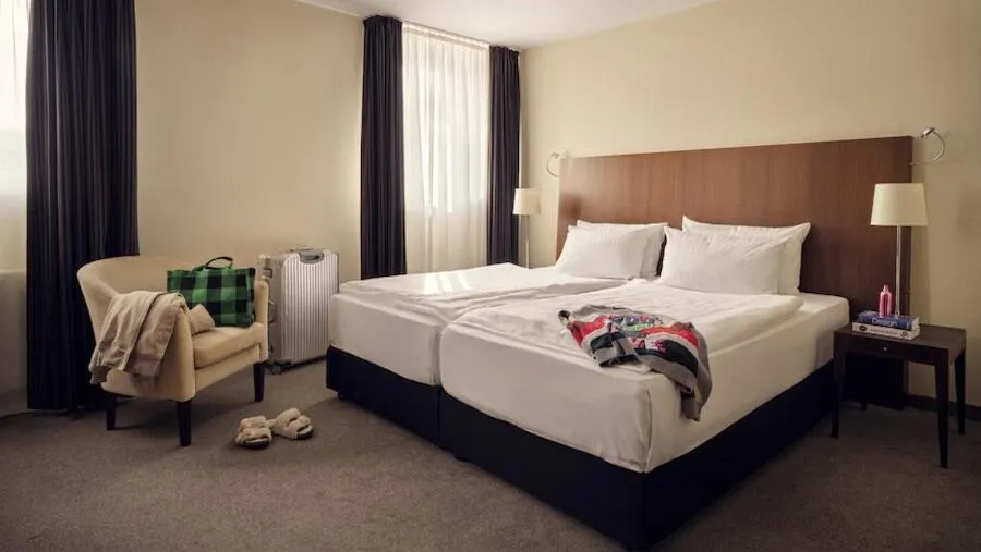 Twin Room - single occupancy in Metropolitan Hotel by Flemings