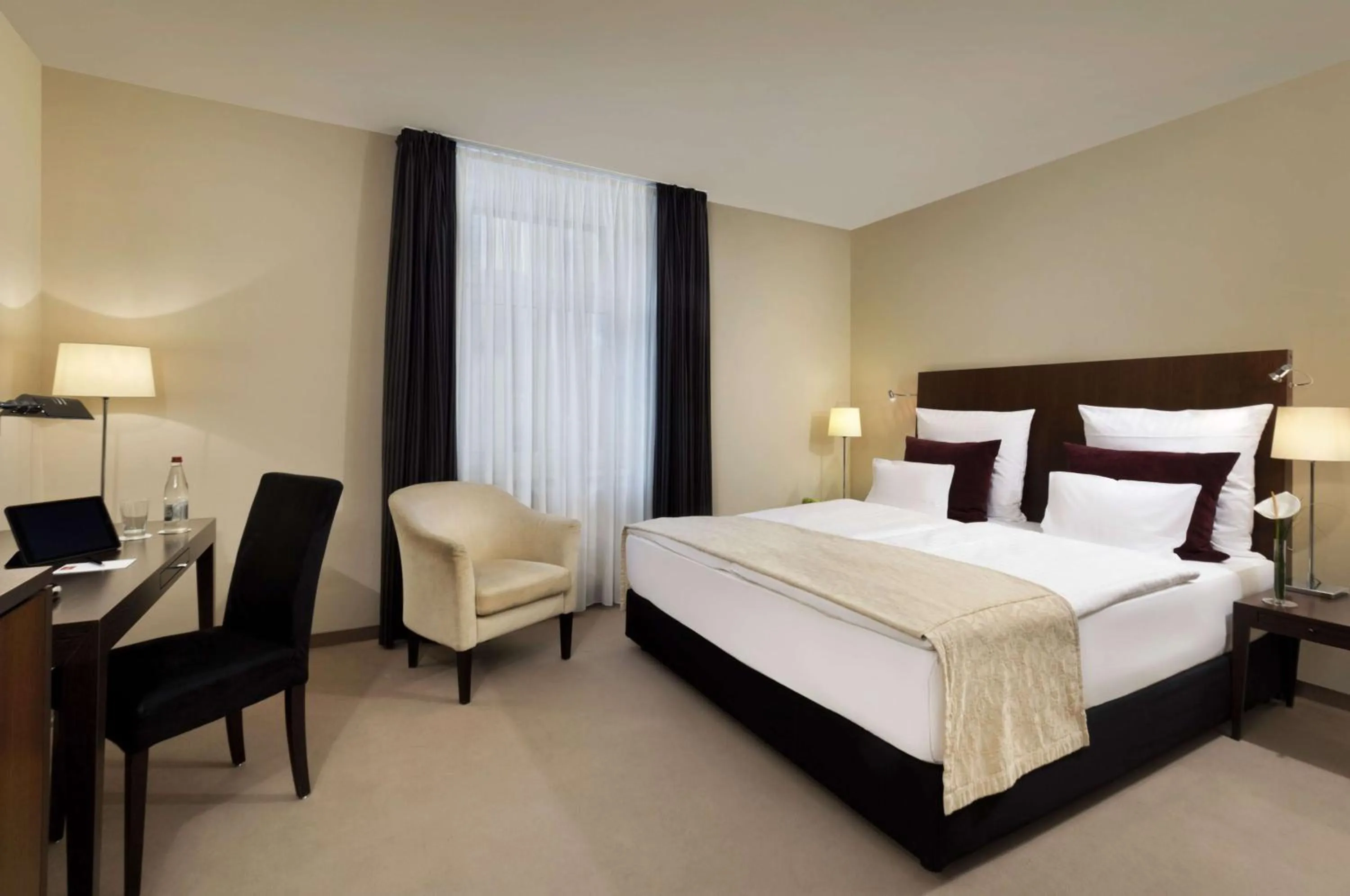 Superior Plus Queen room  - single occupancy in Metropolitan Hotel by Flemings