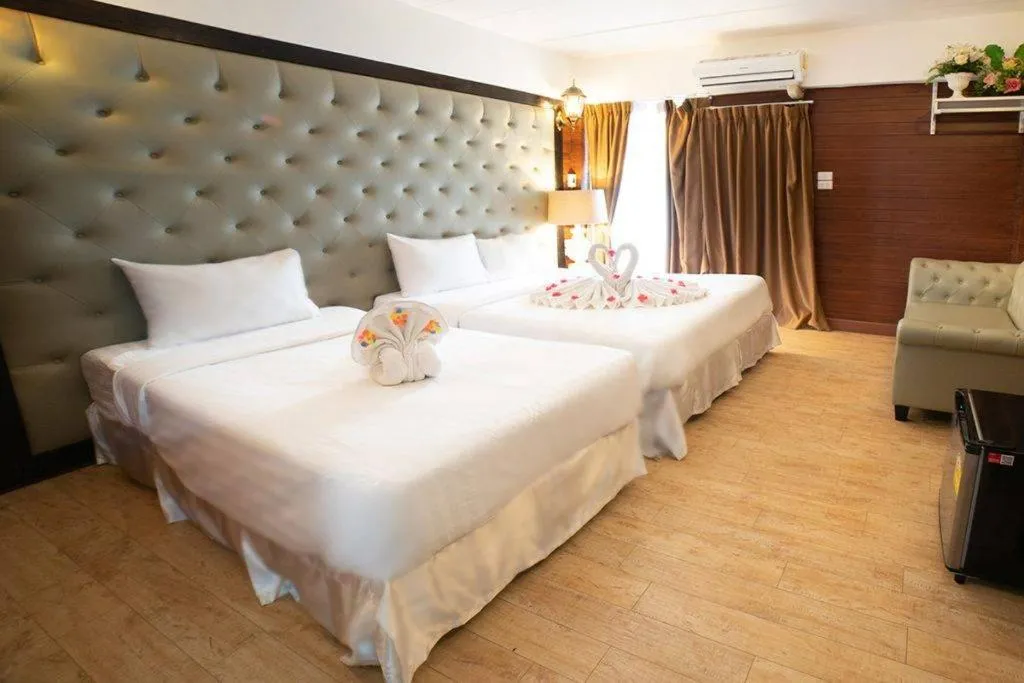 Deluxe Triple Room in @42 Residence