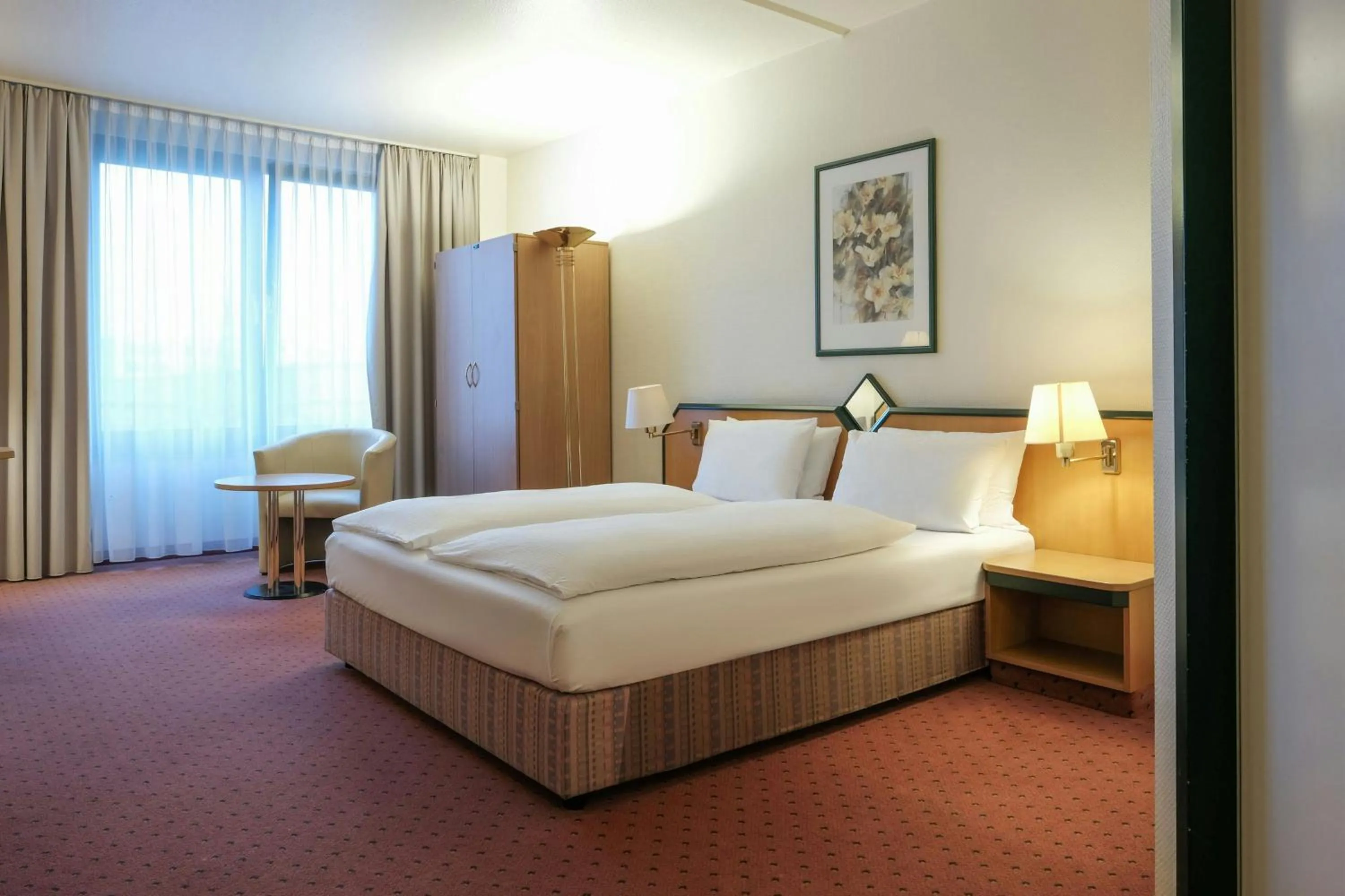 Photo of the whole room, Bed in FOUR Essen City Centre