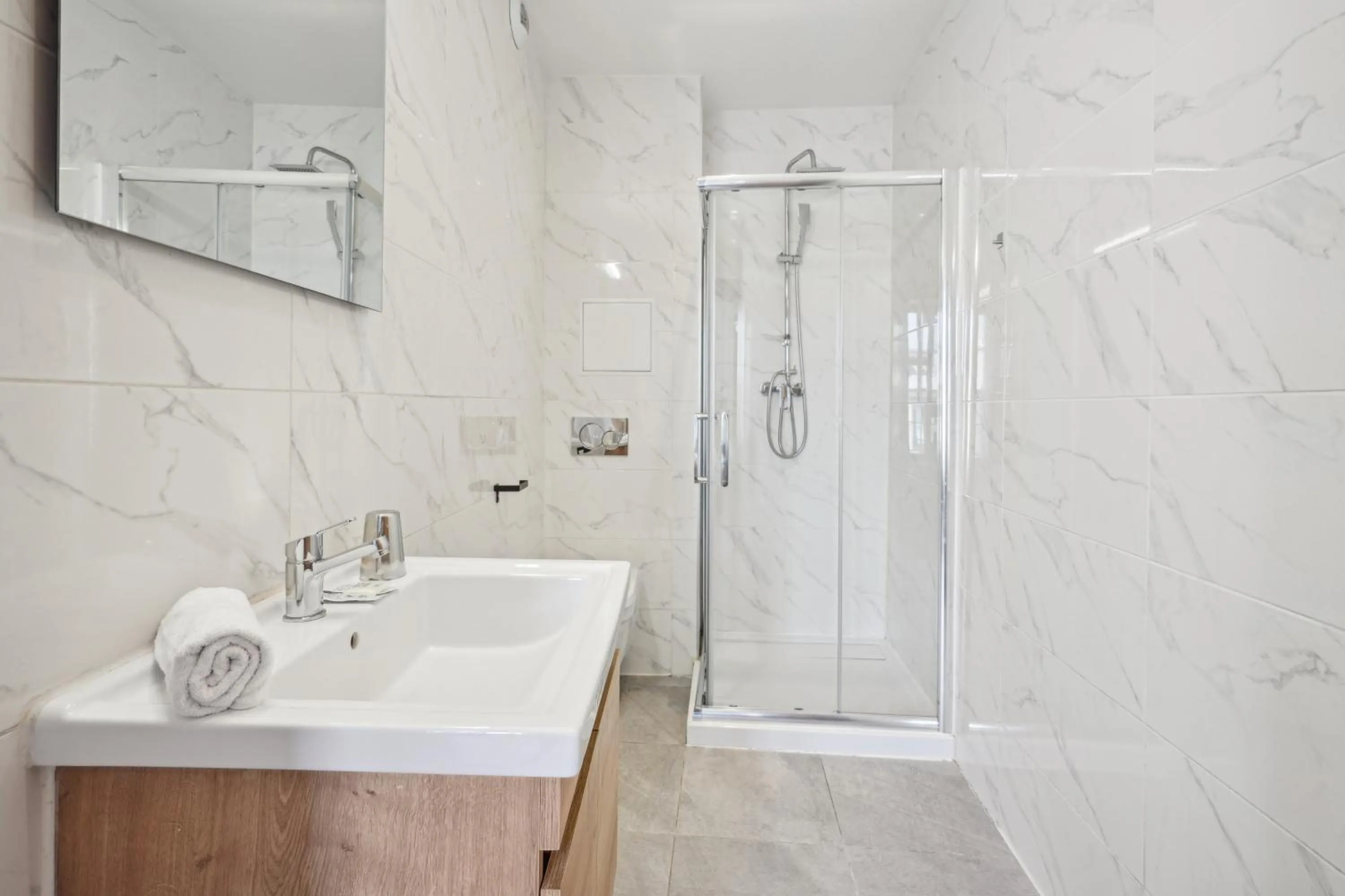 Twin Room in Hôtel Le National Clichy Paris