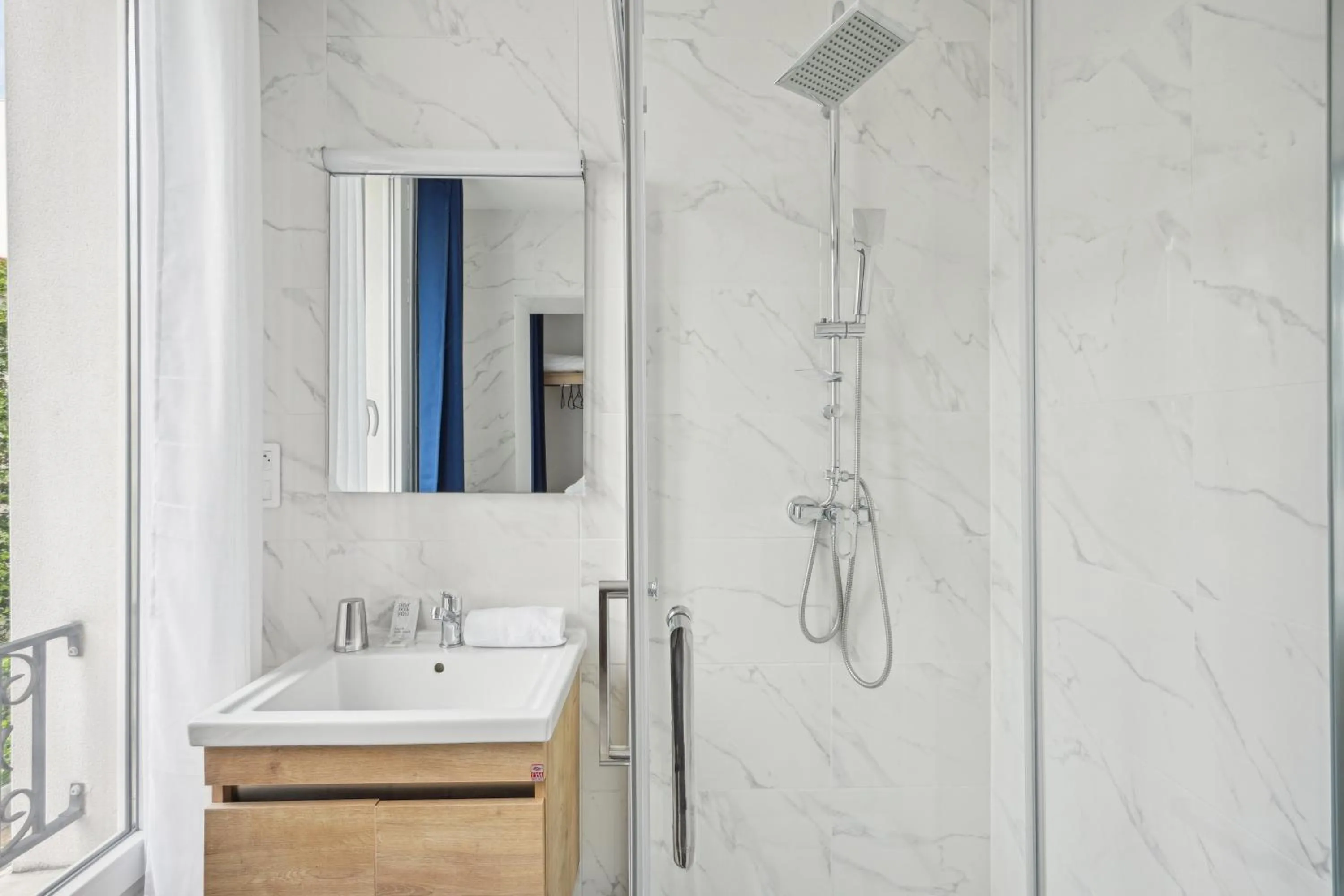 Superior Twin Room in Hôtel Le National Clichy Paris