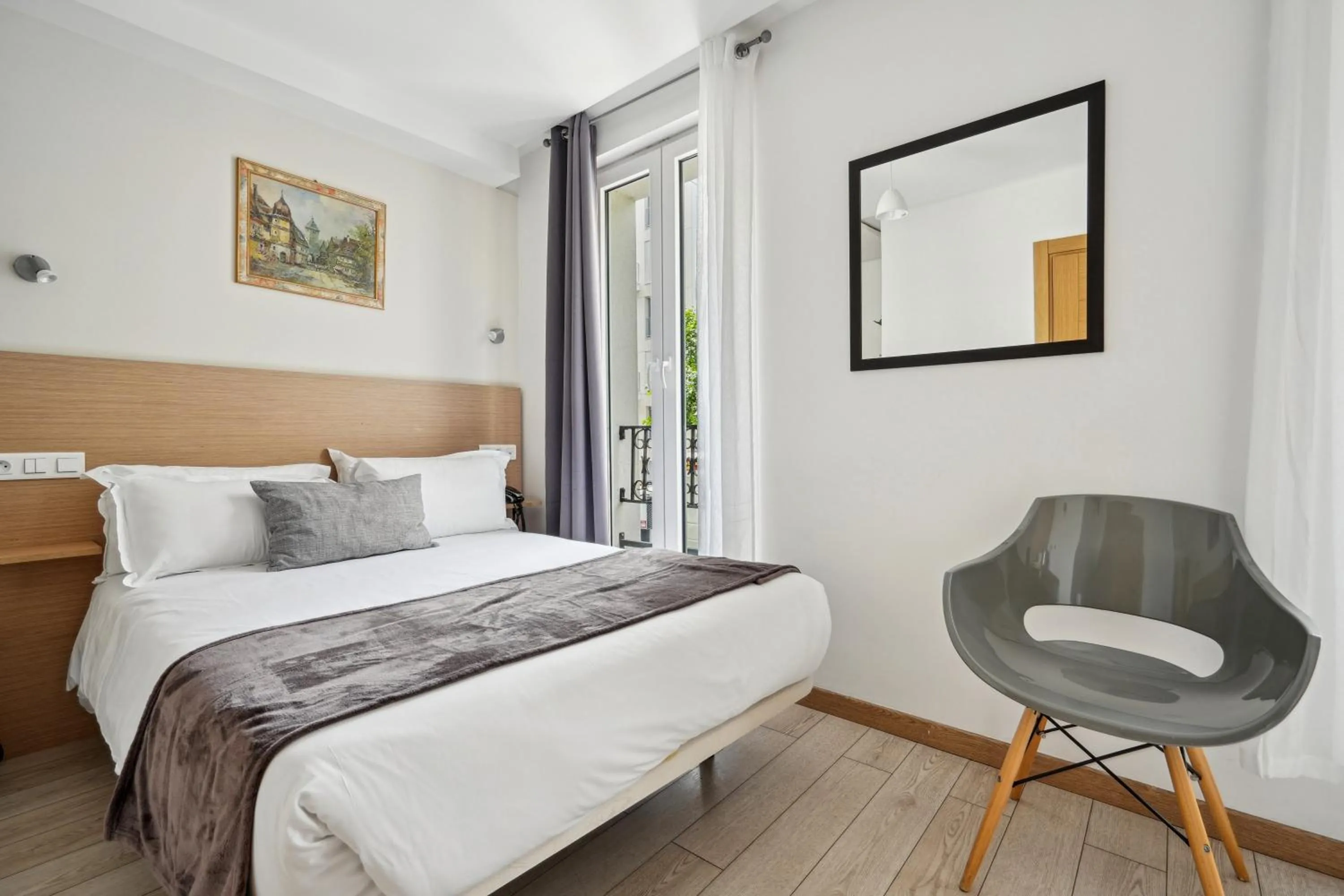 Superior Double Room in Hôtel Le National Clichy Paris