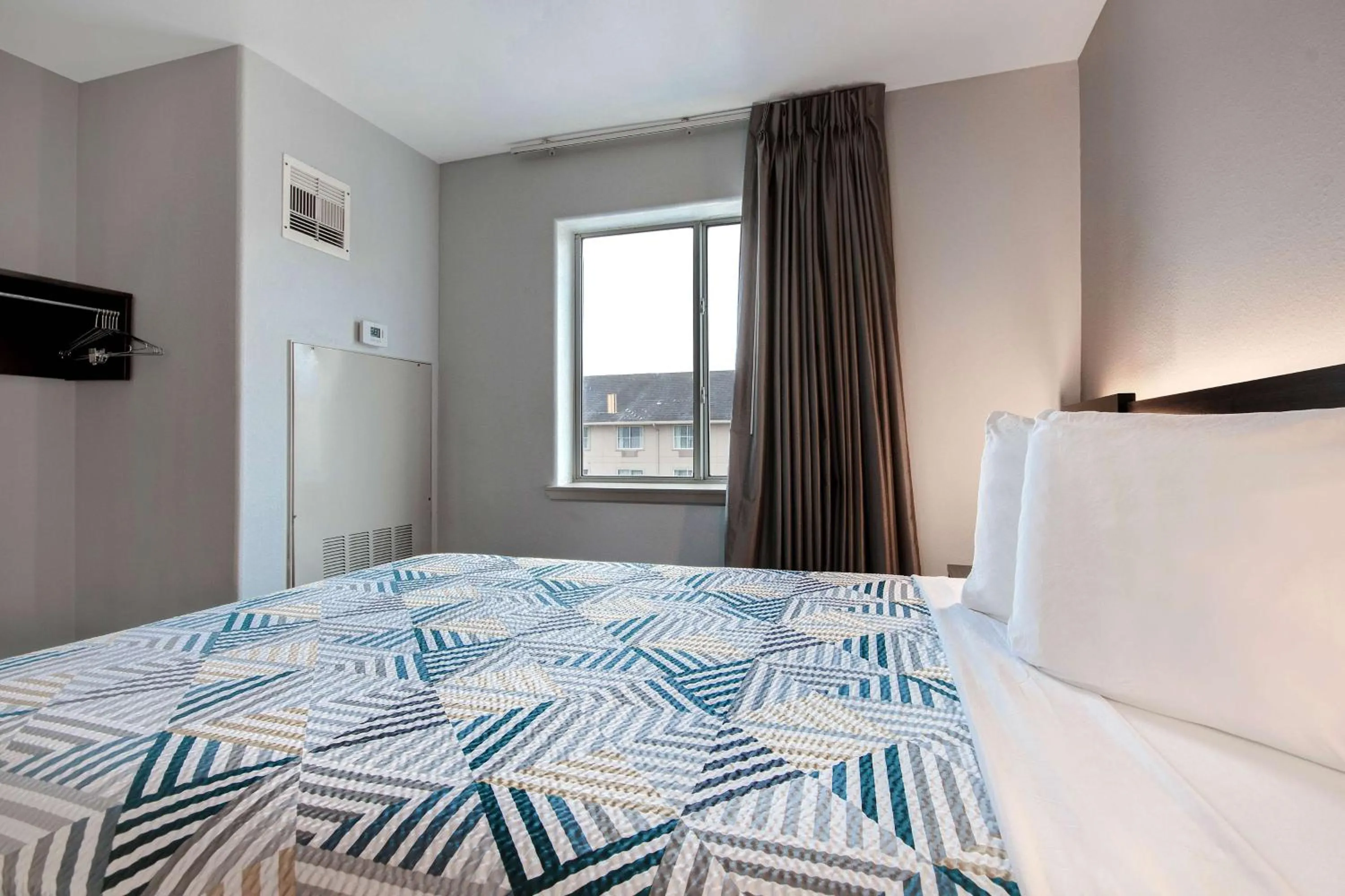 Queen Room - single occupancy - Disability Access - Non-Smoking in Motel 6-Pharr, TX