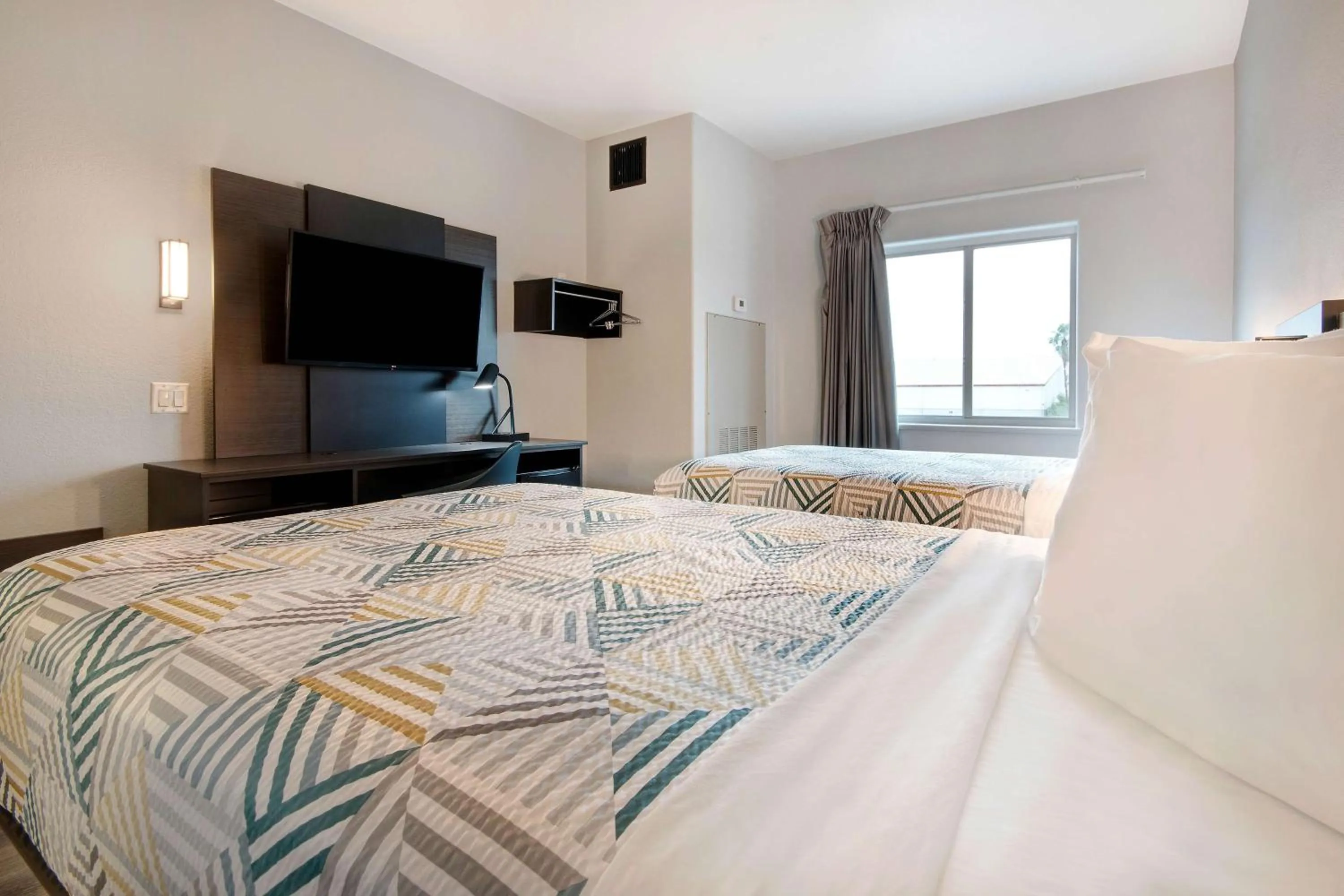 Deluxe Quadruple Room - single occupancy - Non-Smoking in Motel 6-Pharr, TX