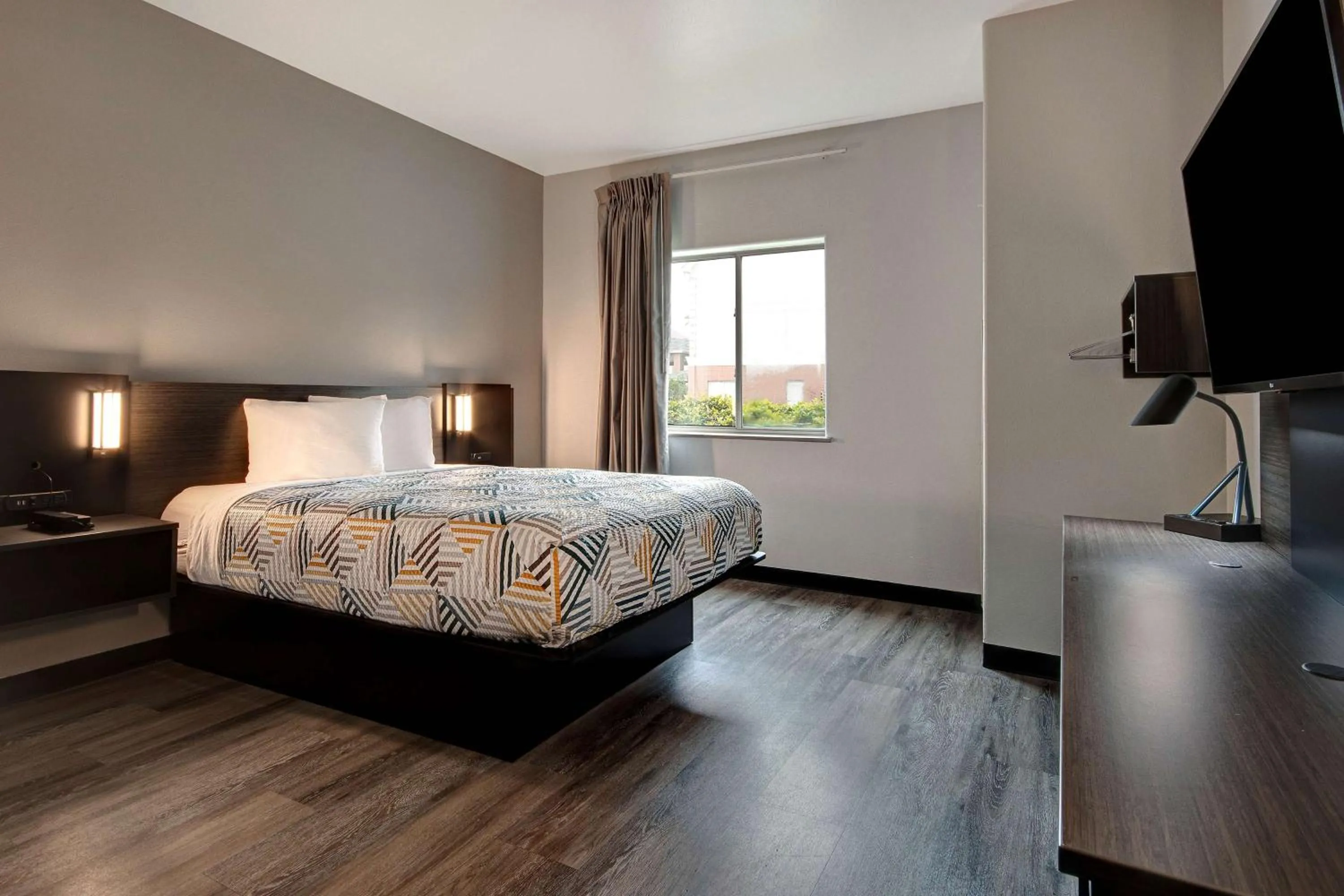 Deluxe Queen Room - single occupancy - Non-Smoking in Motel 6-Pharr, TX