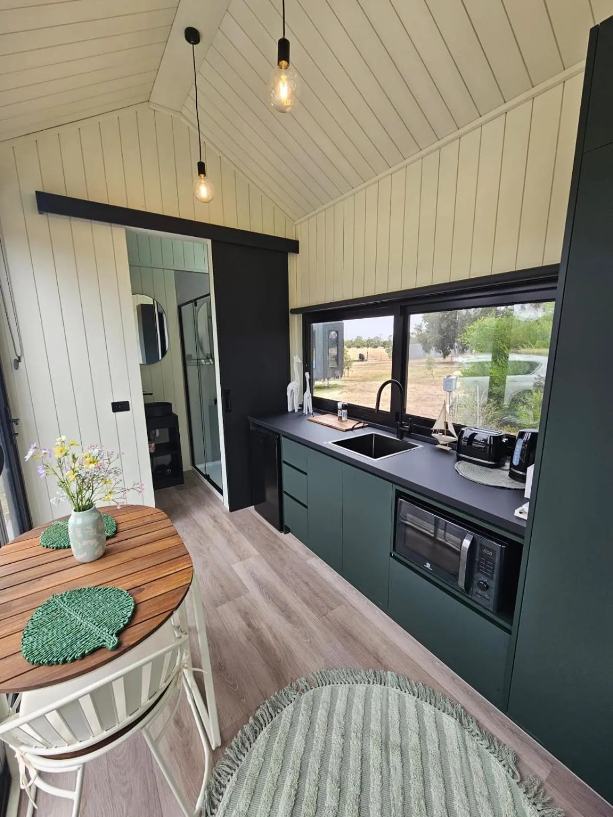 Superior Queen Room in Halls Haven Holiday Units