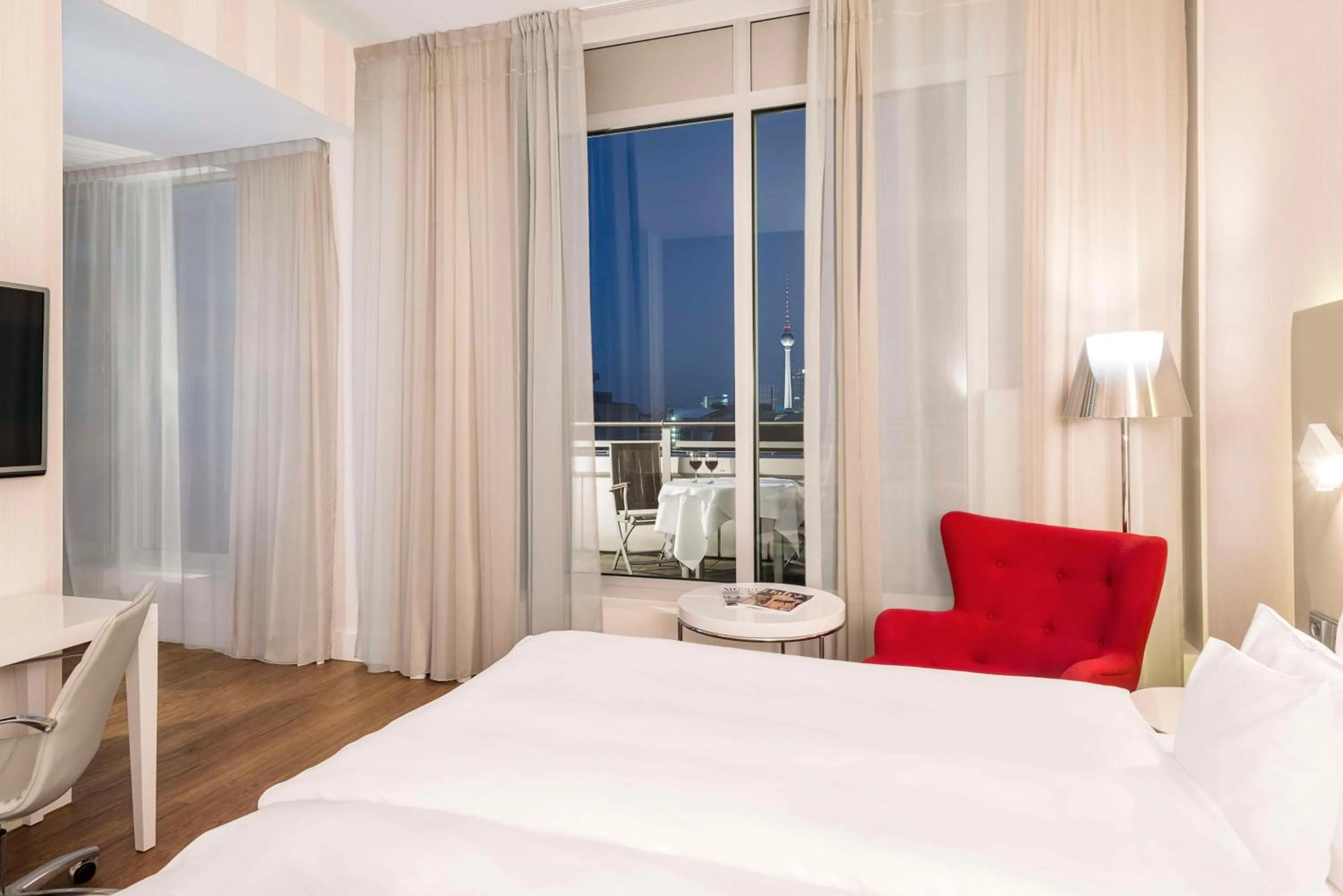 Bedroom, Bed in NH Collection Berlin Mitte Friedrichstrasse