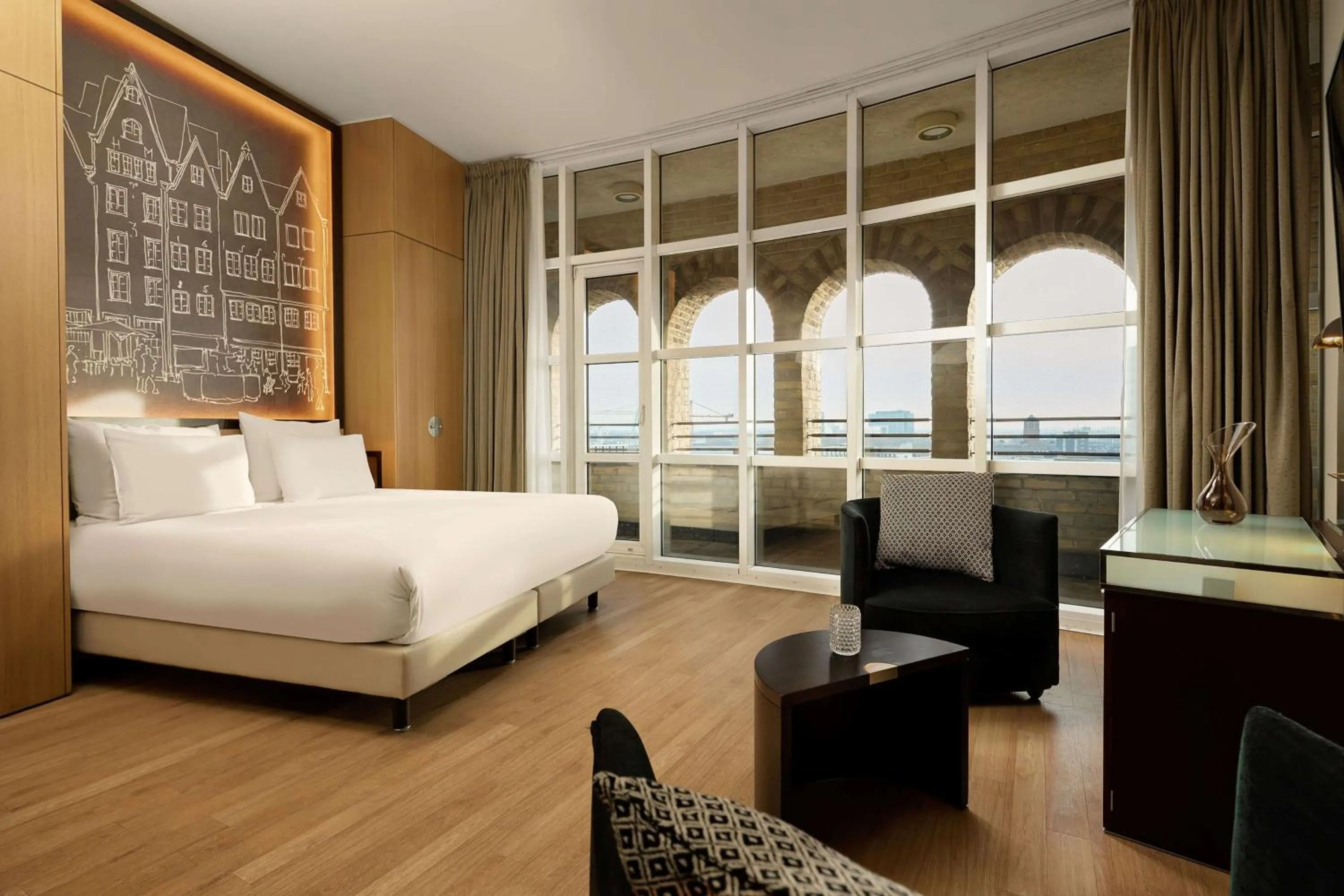 Deluxe King Room in Wasserturm Hotel Cologne, Curio Collection by Hilton