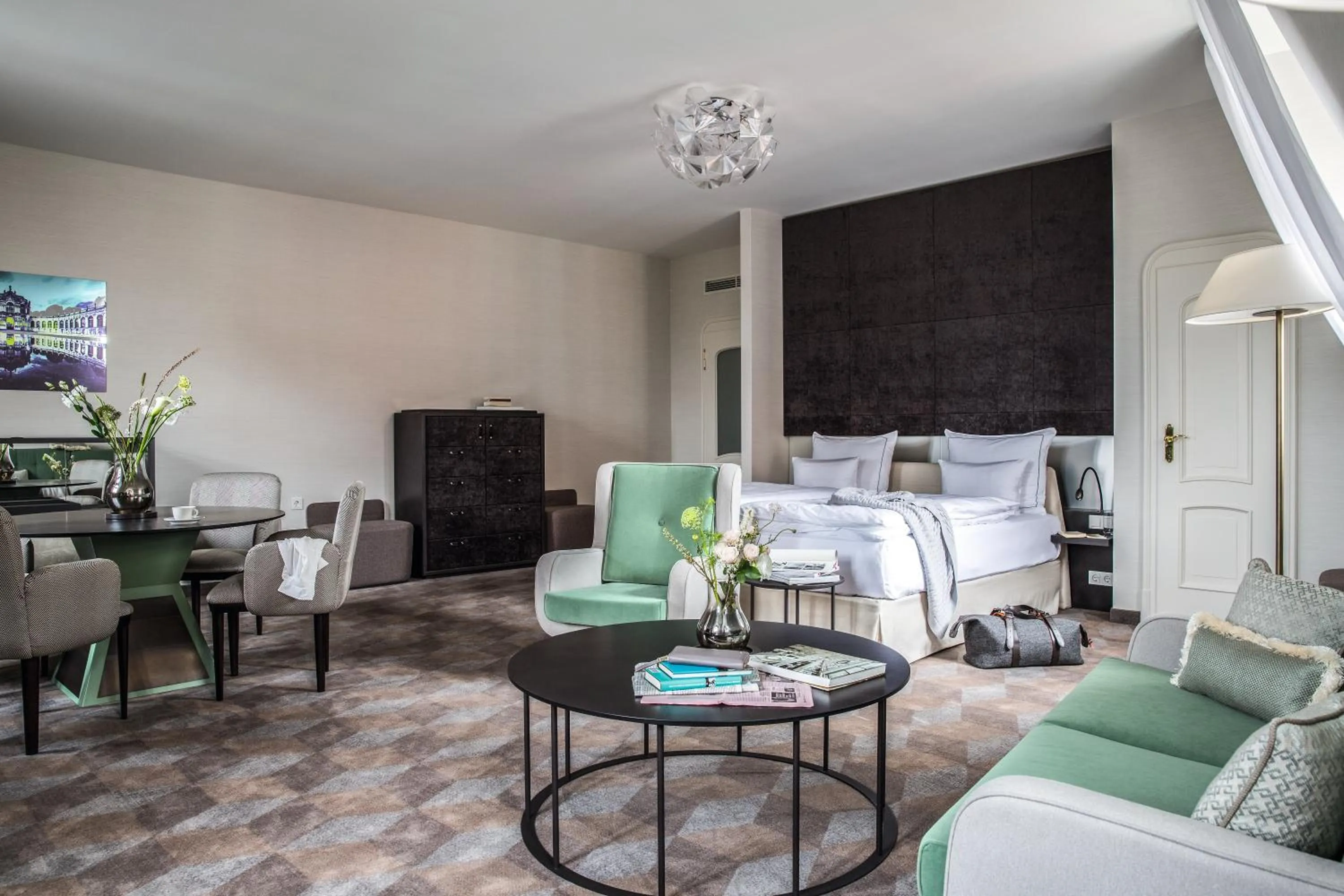 Junior Suite in Gewandhaus Dresden, Autograph Collection