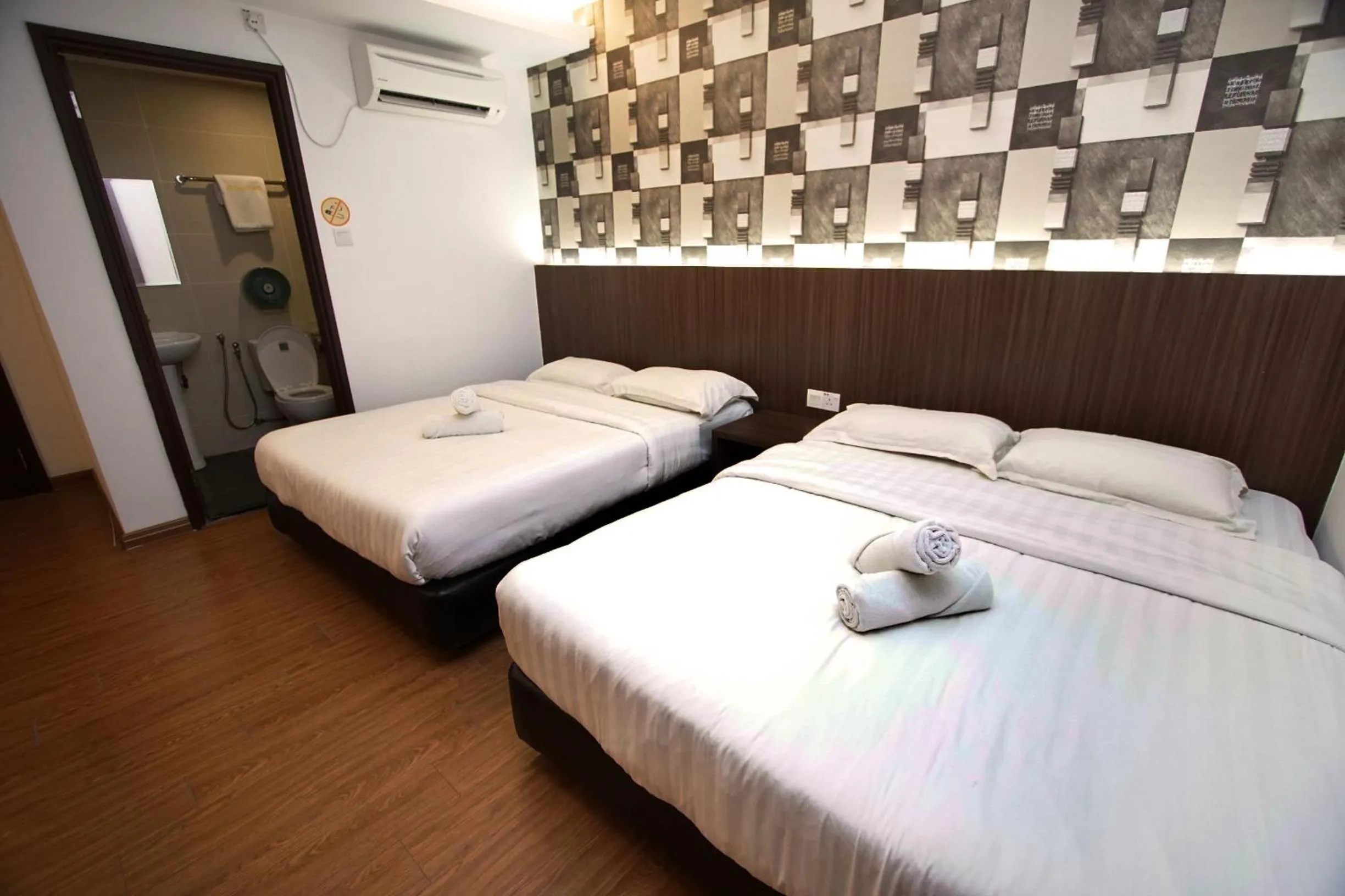 Deluxe Family Room in Pavilion Inn