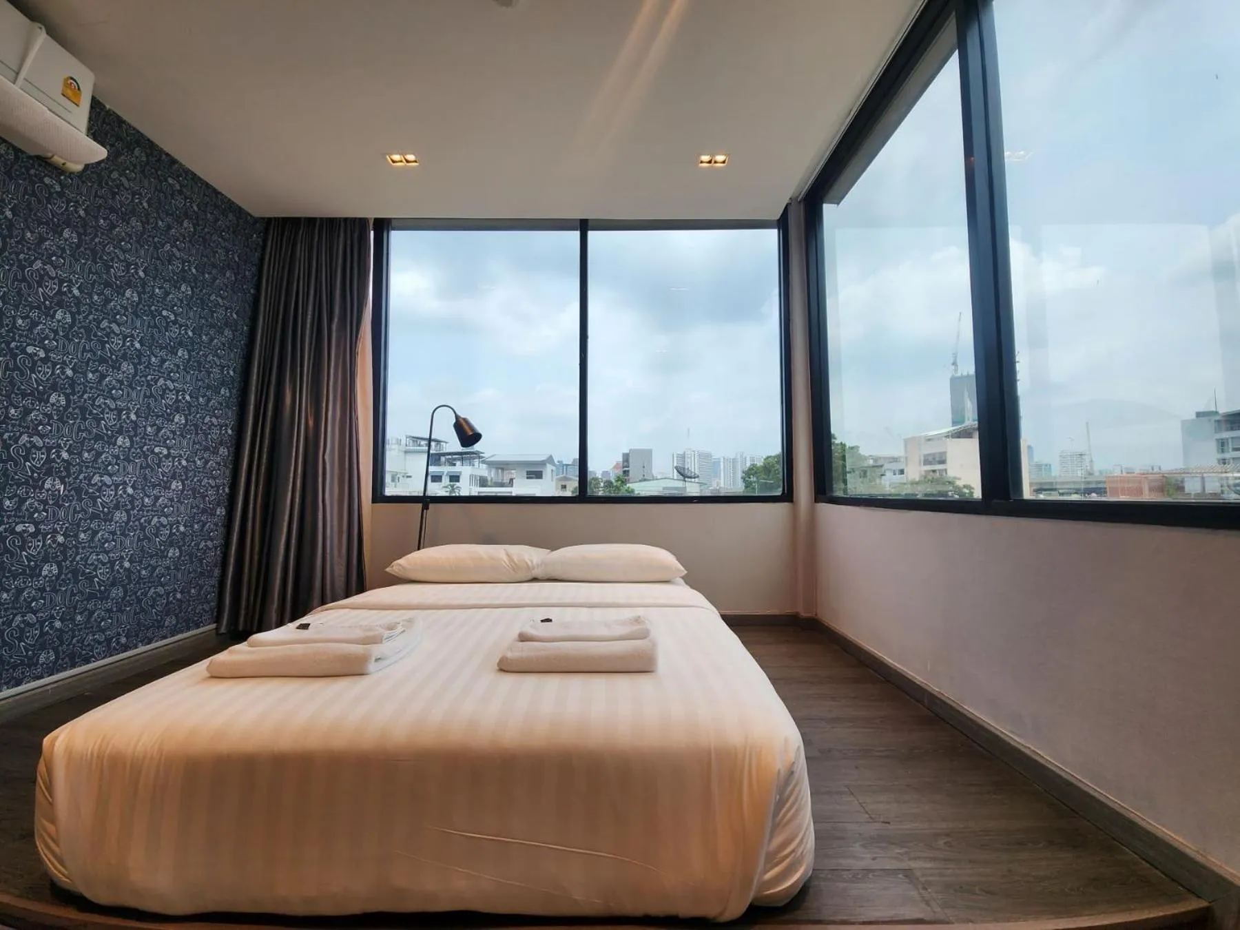 Deluxe Double Room in Happy Station Bangkok