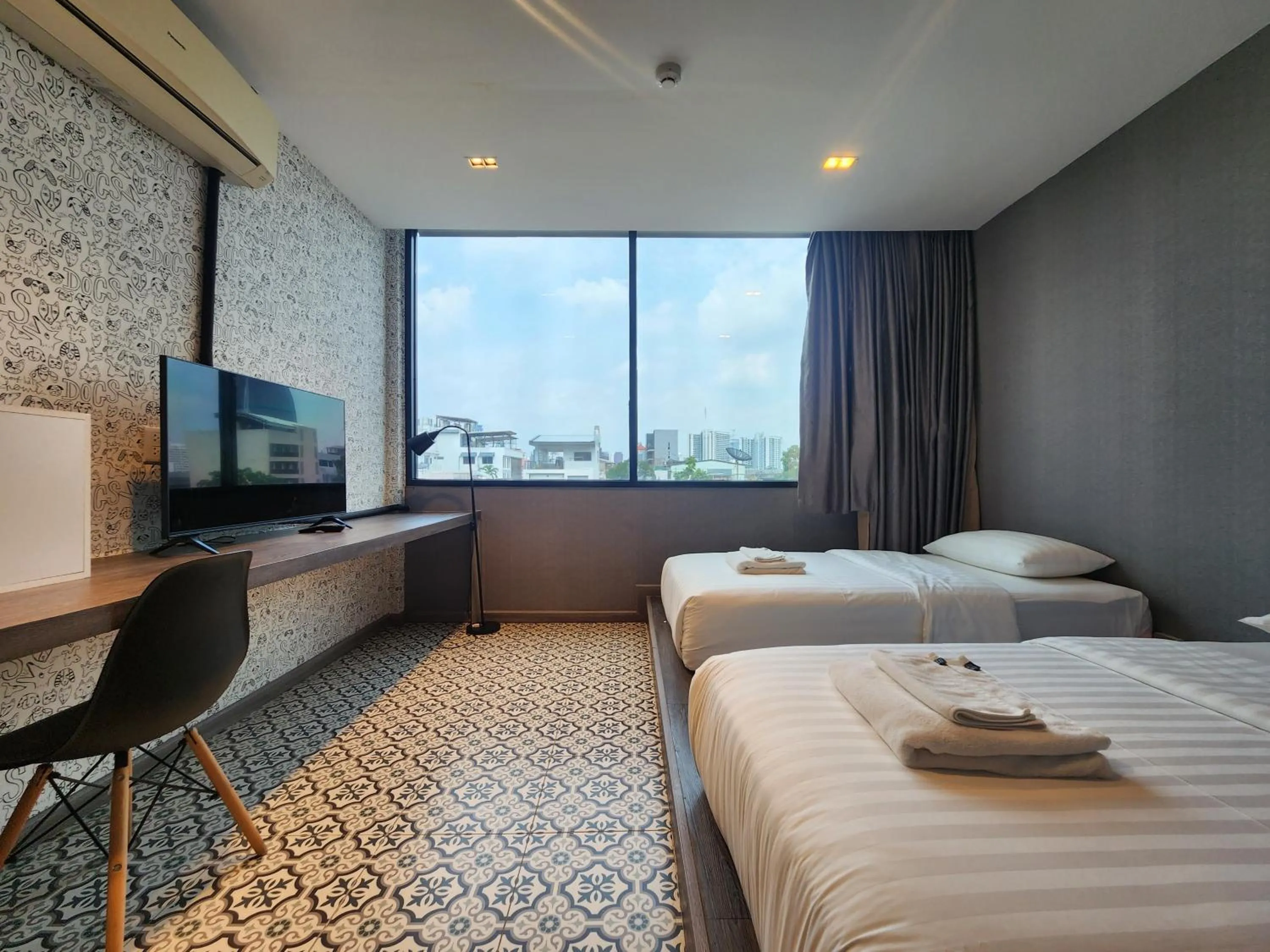 Deluxe Twin Room in Happy Station Bangkok