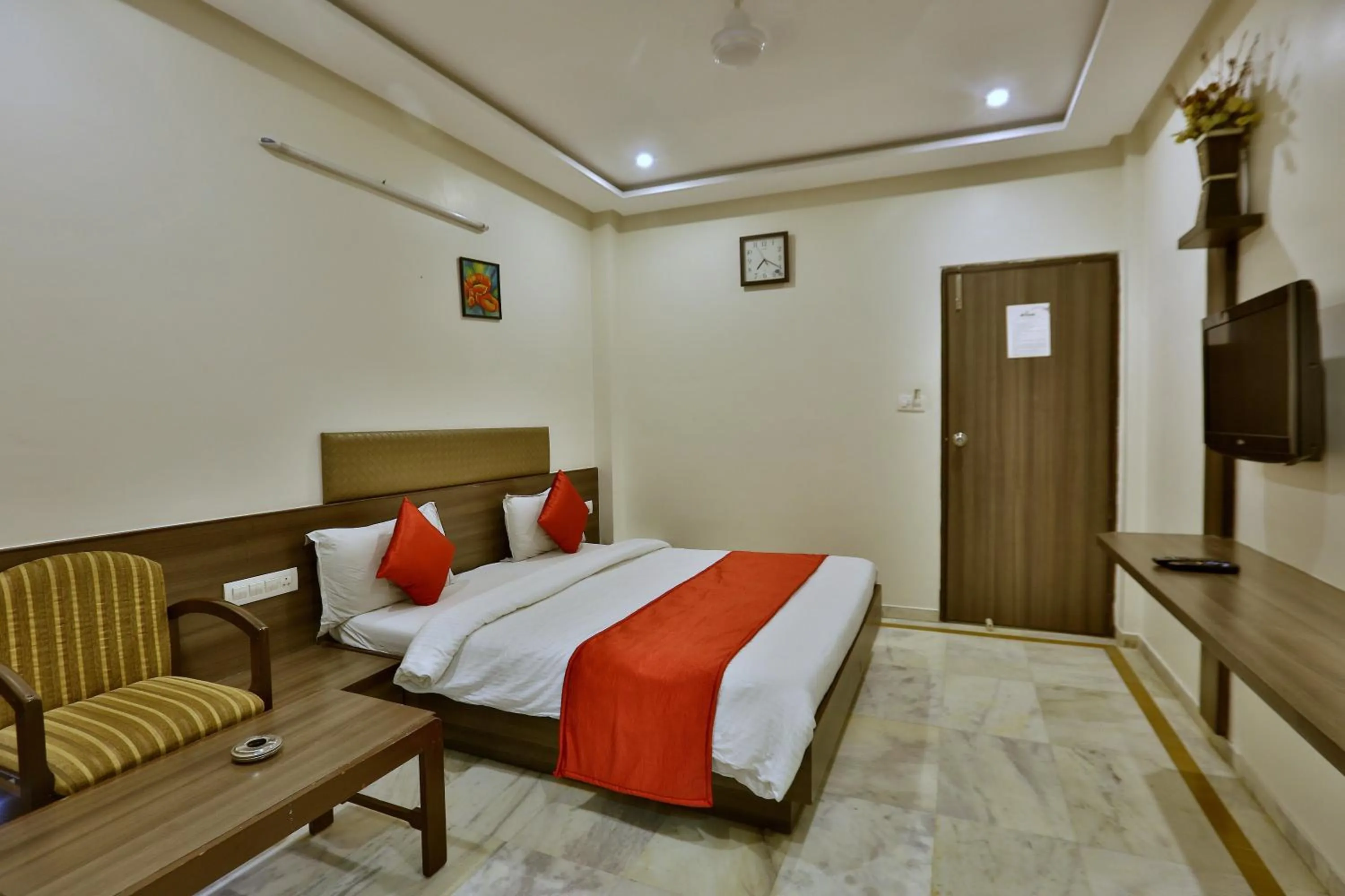 Deluxe Room - single occupancy in Hotel Kamran Palace