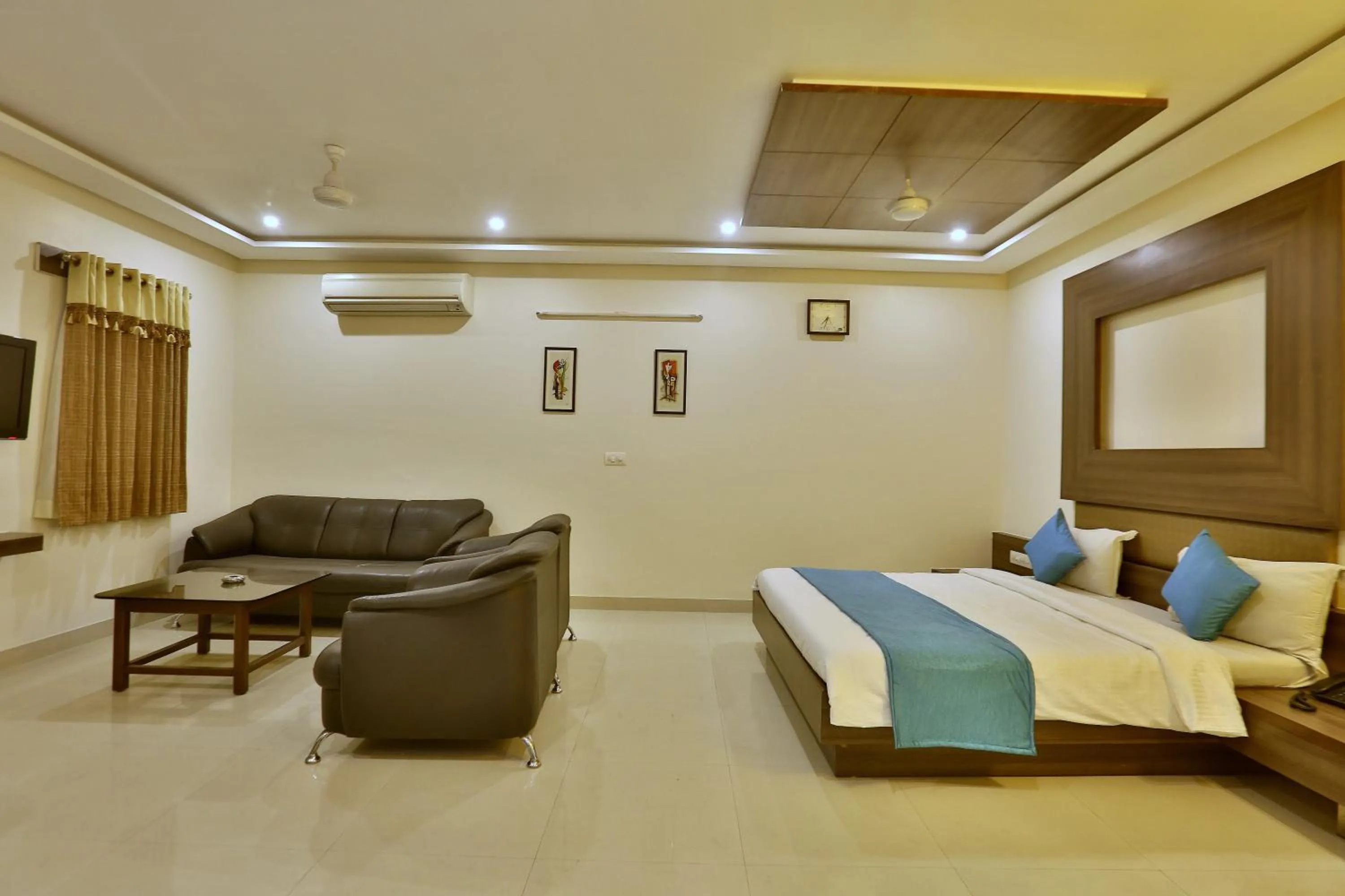 Superior Double Room in Hotel Kamran Palace