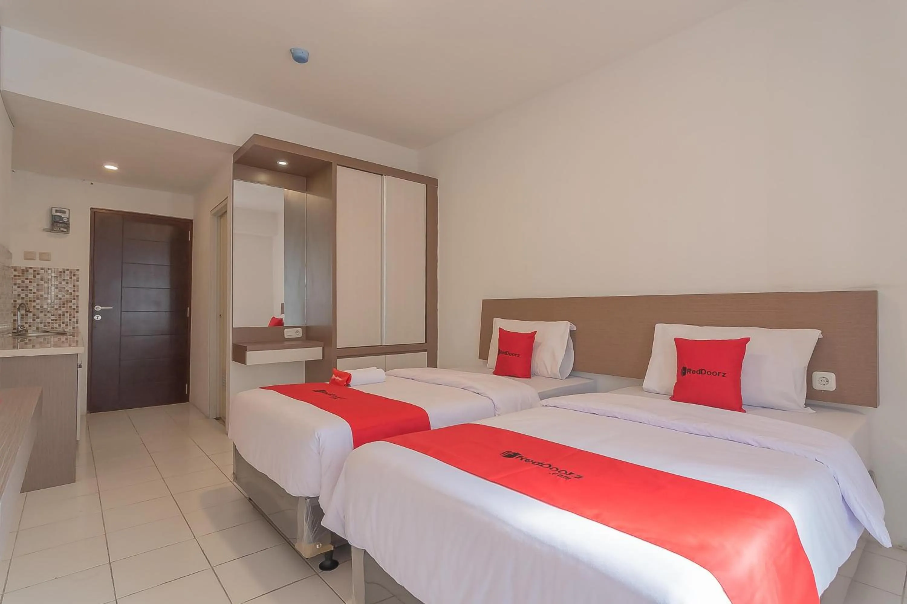 Twin Room in RedDoorz Apartment @ Emerald Towers Bandung